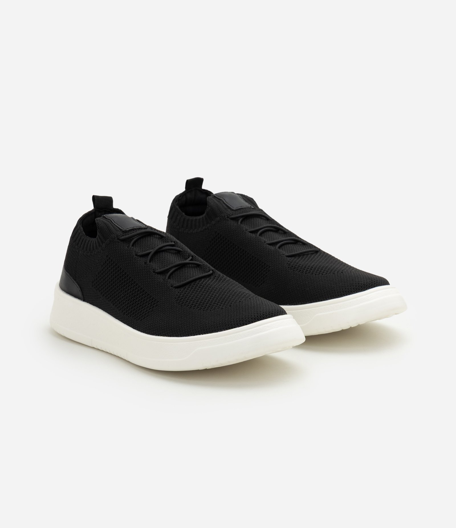 Tênis Casual de Knit com Detalhe em Couro Preto 2