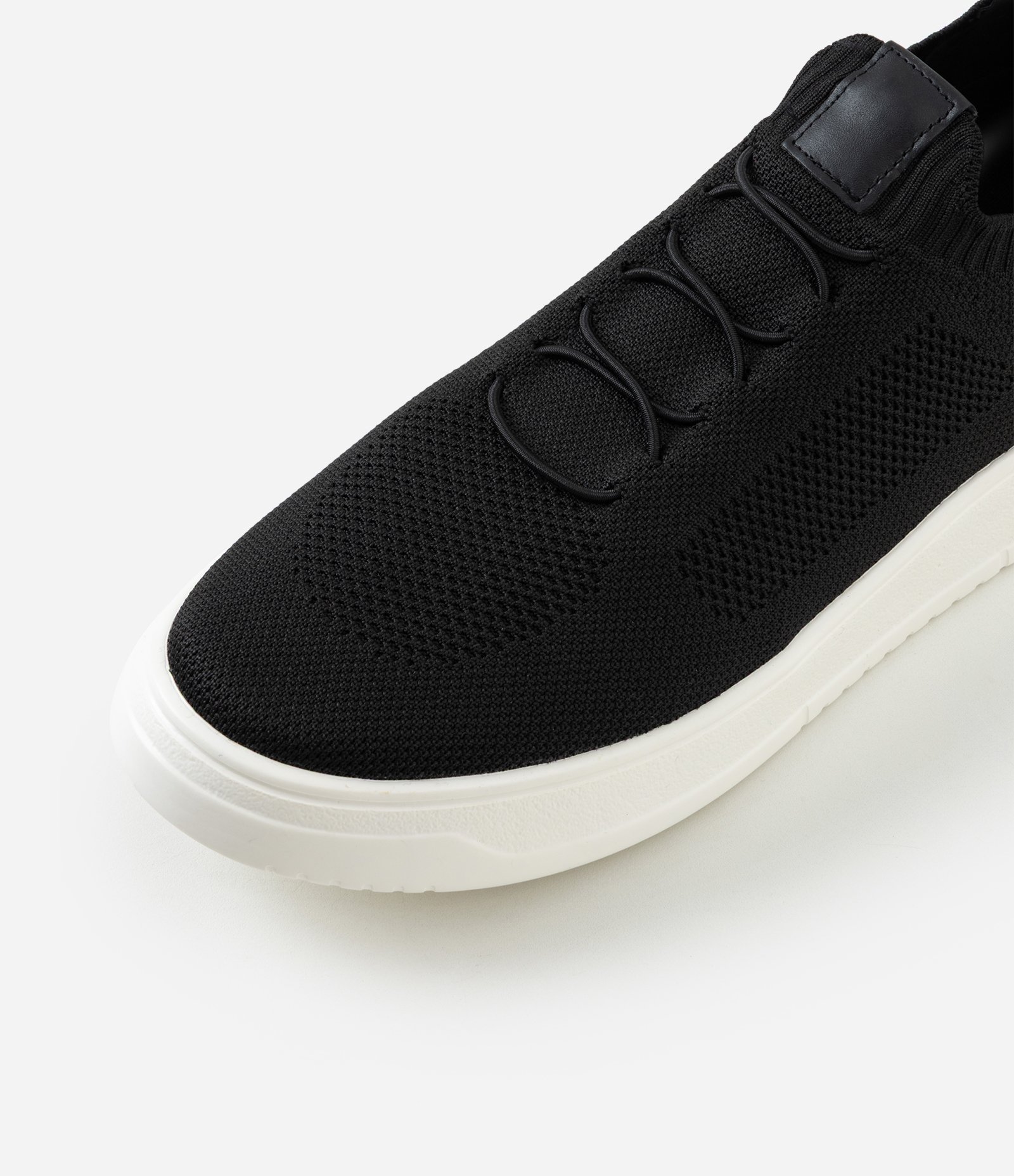 Tênis Casual de Knit com Detalhe em Couro Preto 5
