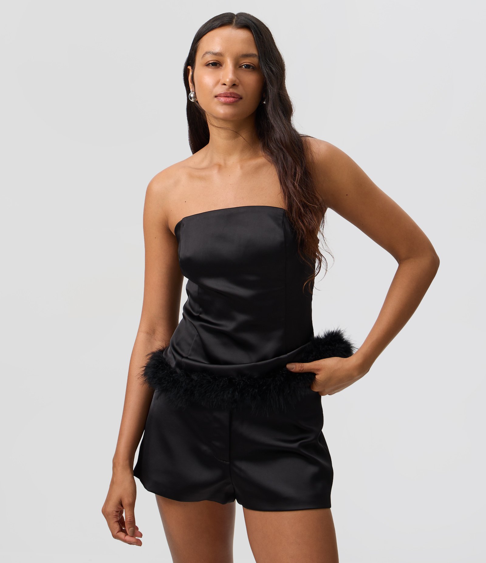 Short Mini Alfaiatado em Cetim Preto 1