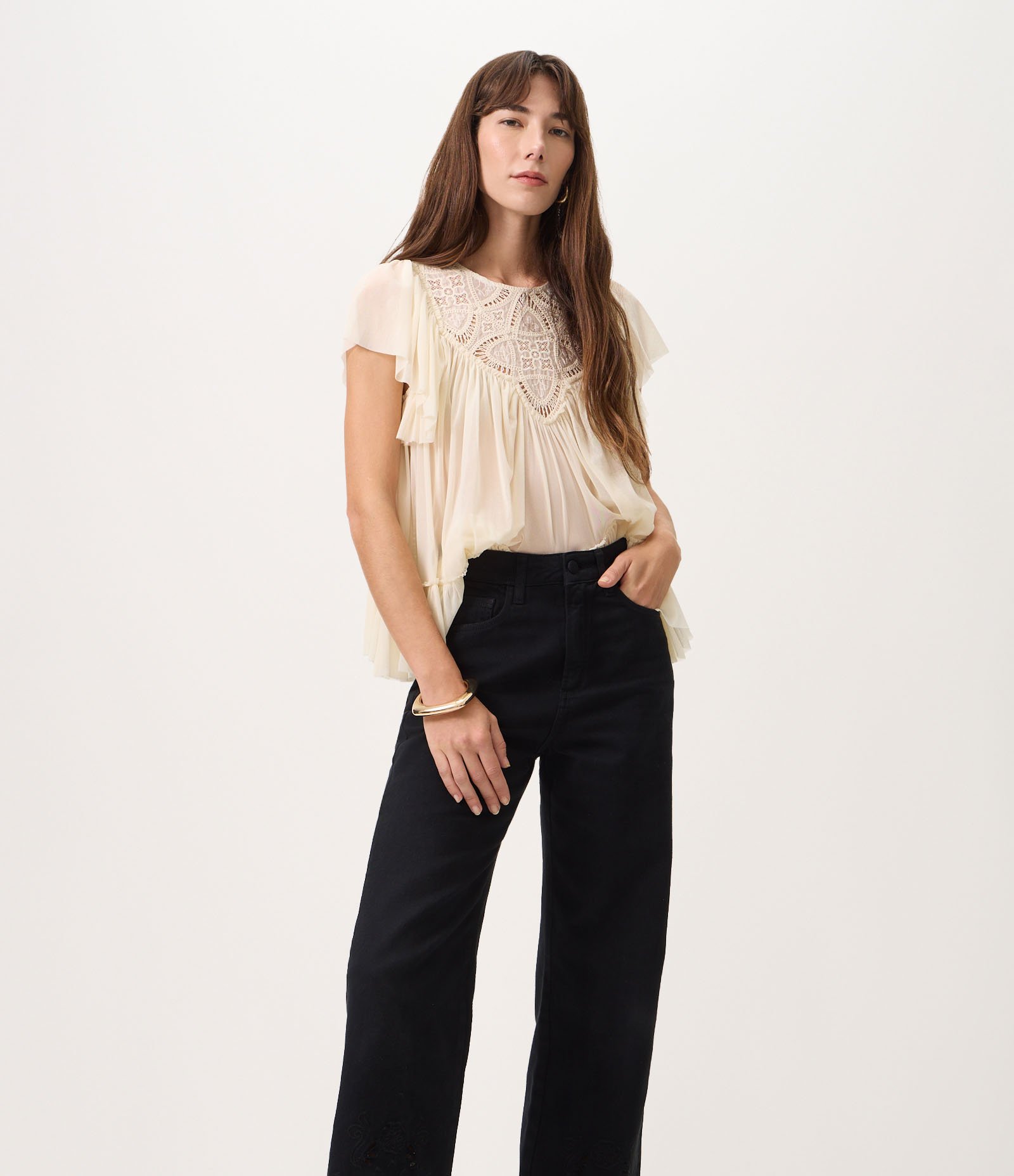 Calça Cropped em Sarja com Bordado Richelieu Preto 2
