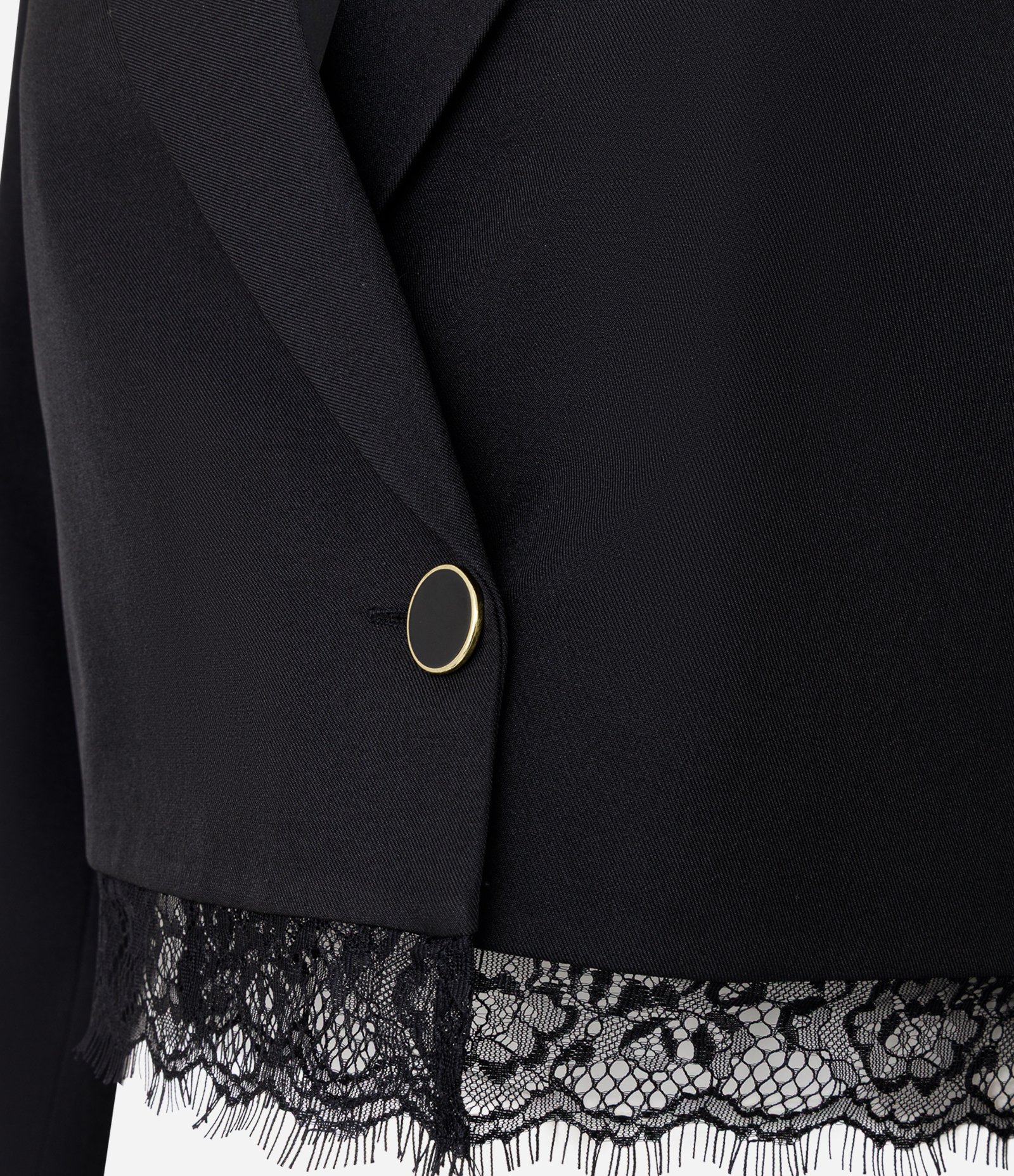 Blazer Curto Alfaiatado com Detalhe em Renda na Barra Preto 2