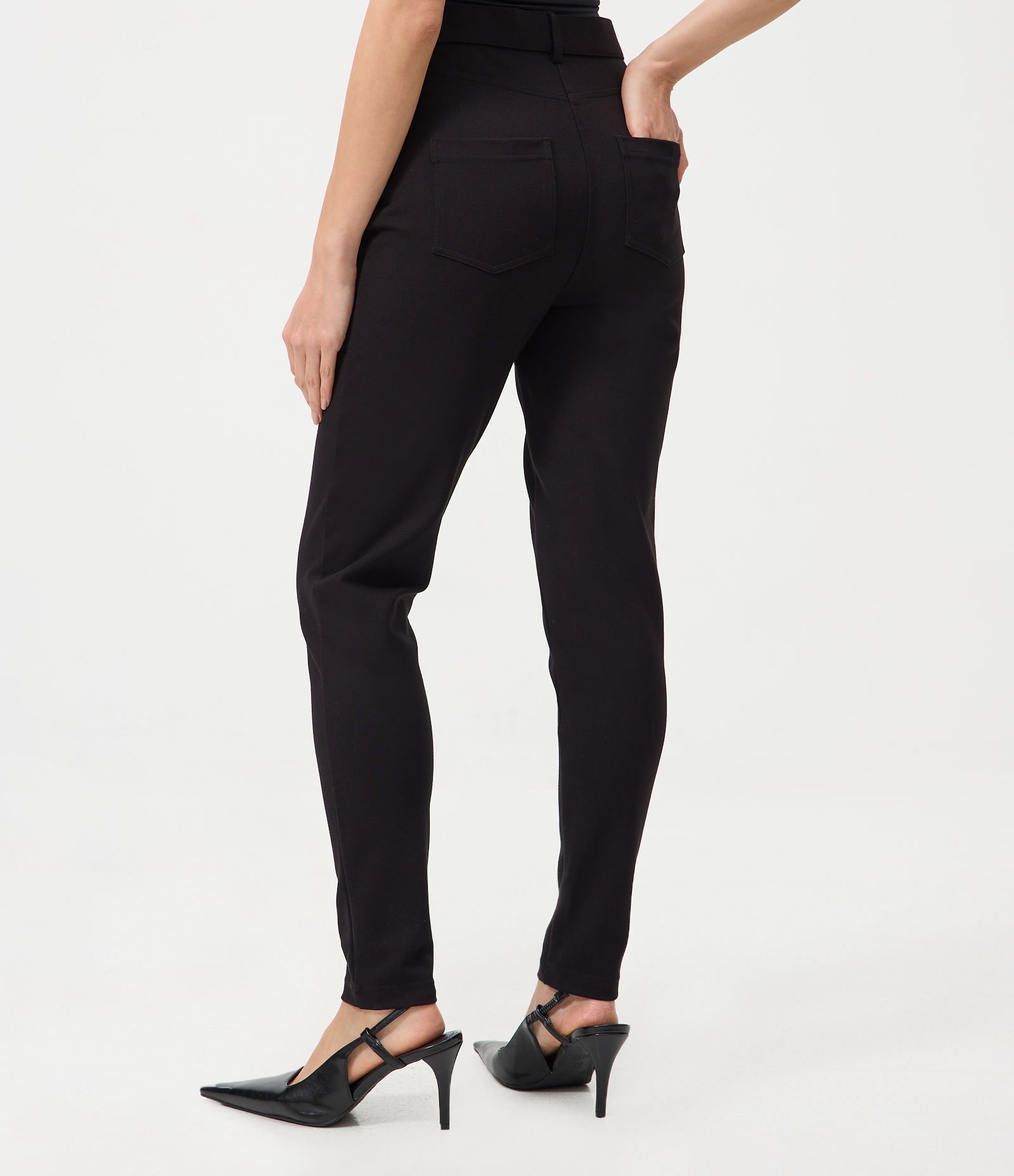Calça Legging em Viscose com Bolsos Preto 5