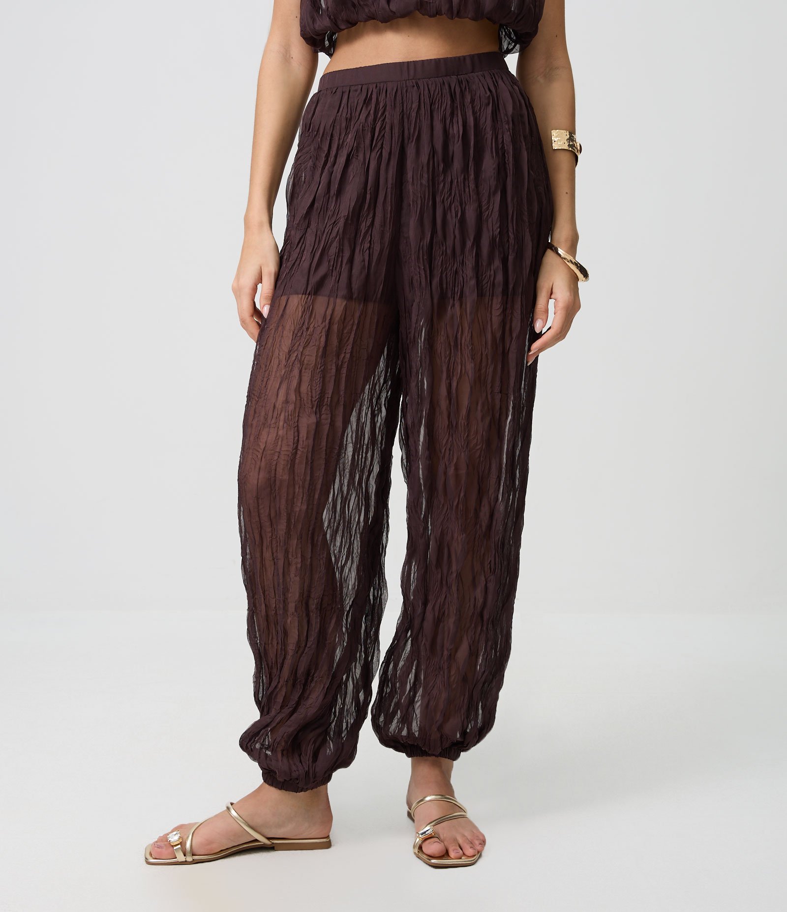 Calça Aladim em Chiffon Texturizado com Transparência Marrom 2