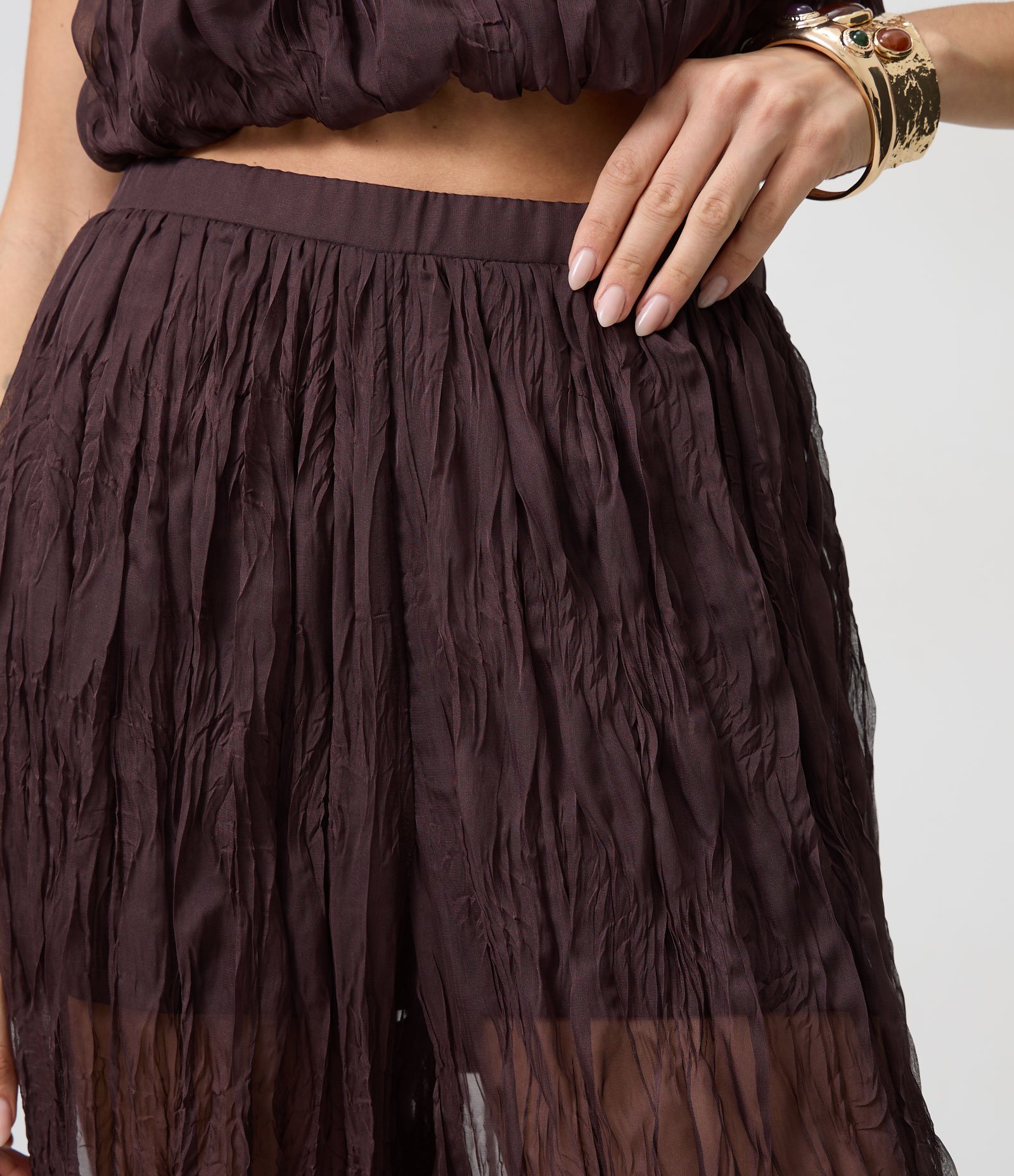 Calça Aladim em Chiffon Texturizado com Transparência Marrom 4