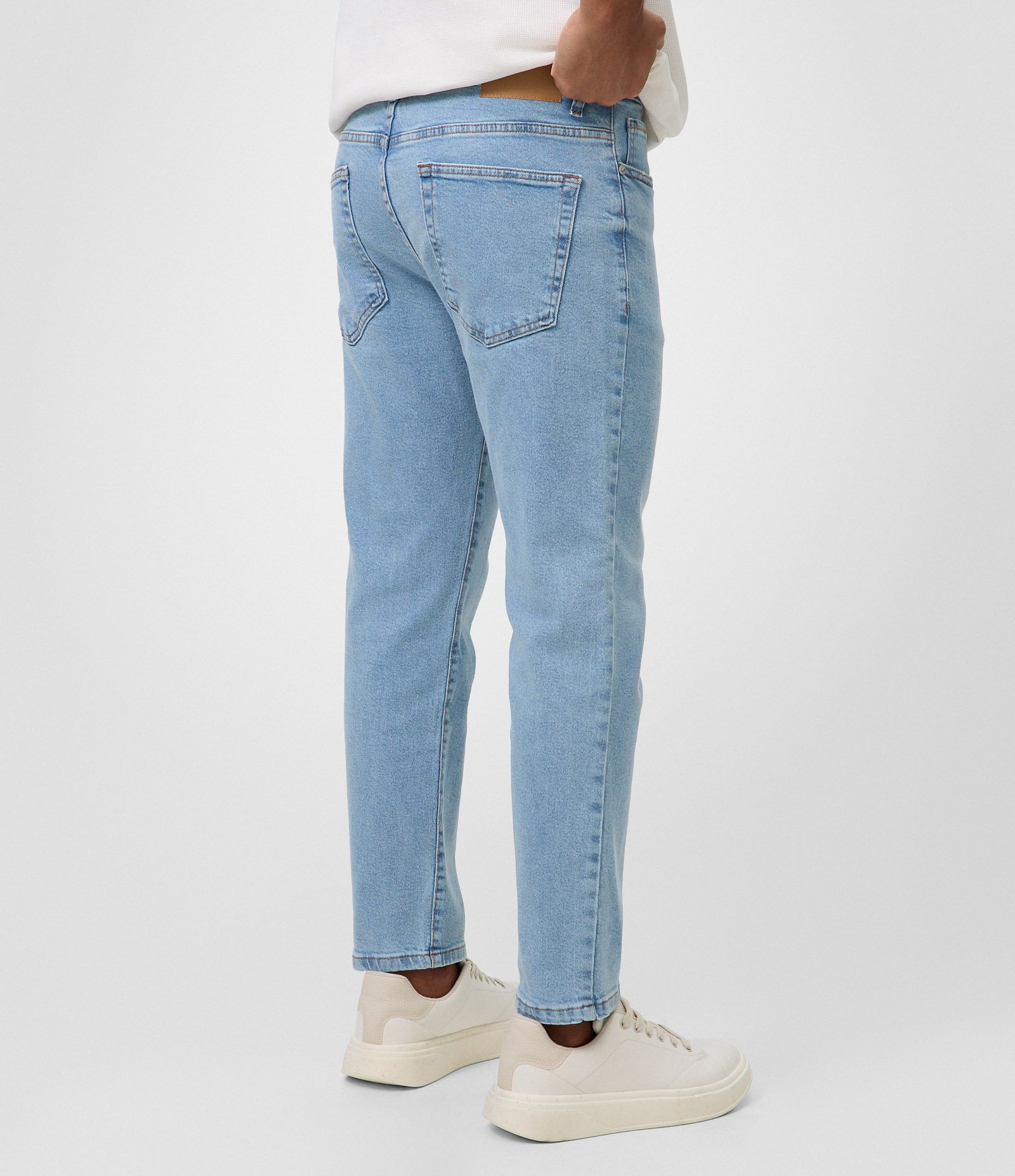 Calça Jeans Slim Cropped com Desgaste Azul Claro 3