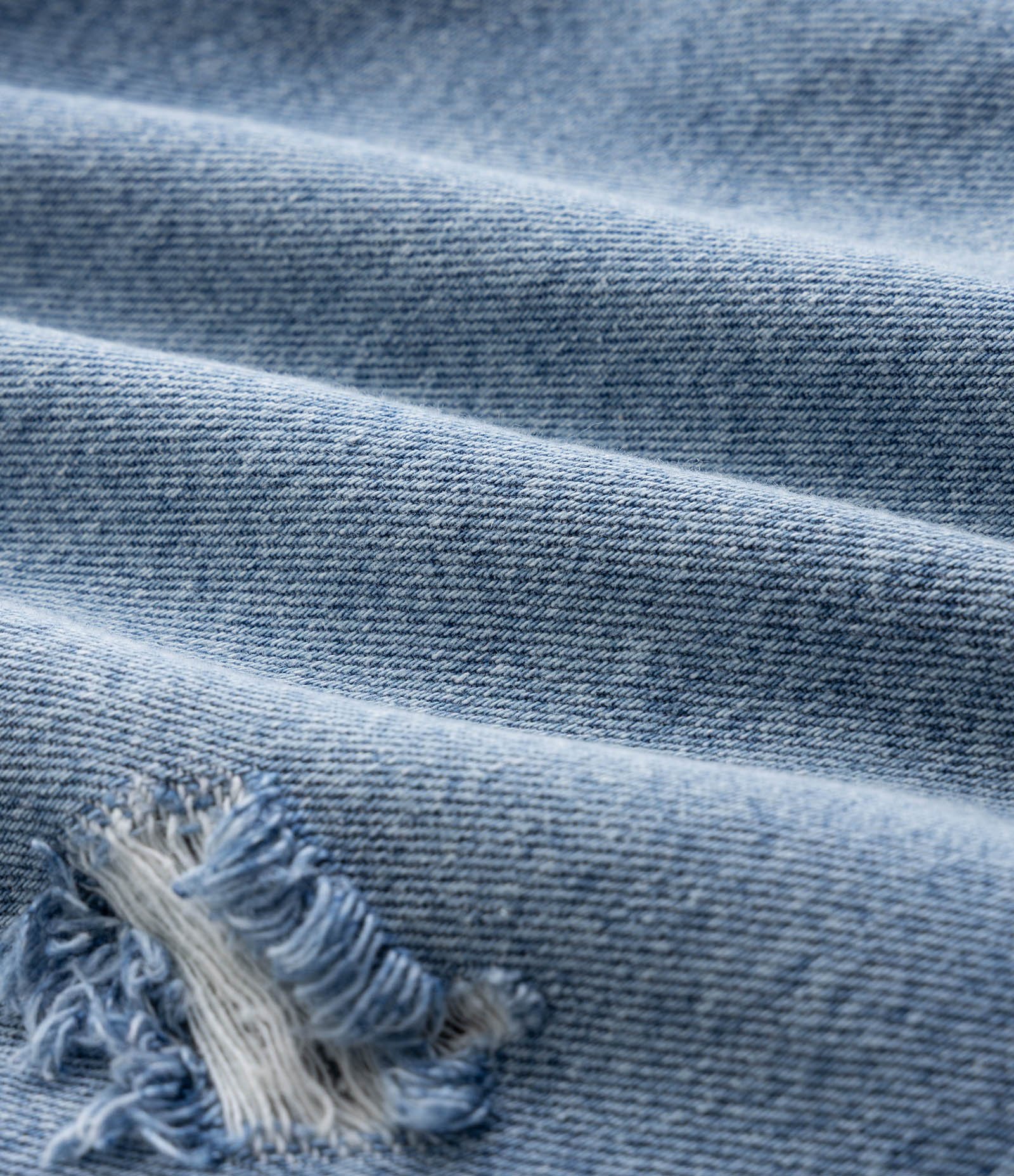 Bermuda Jeans Slim com Puídos Azul 8