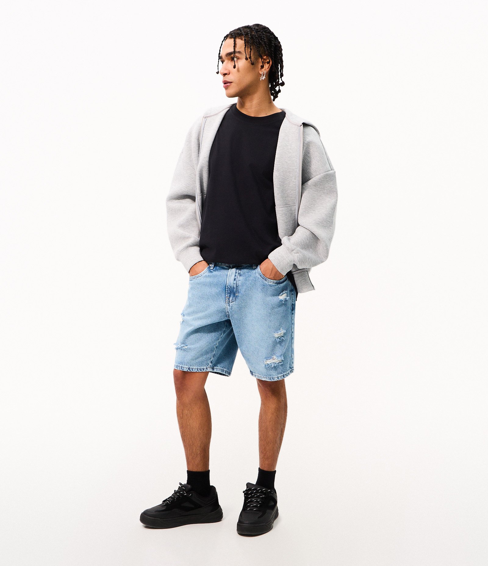 Bermuda Jeans Slim com Puídos Azul 1