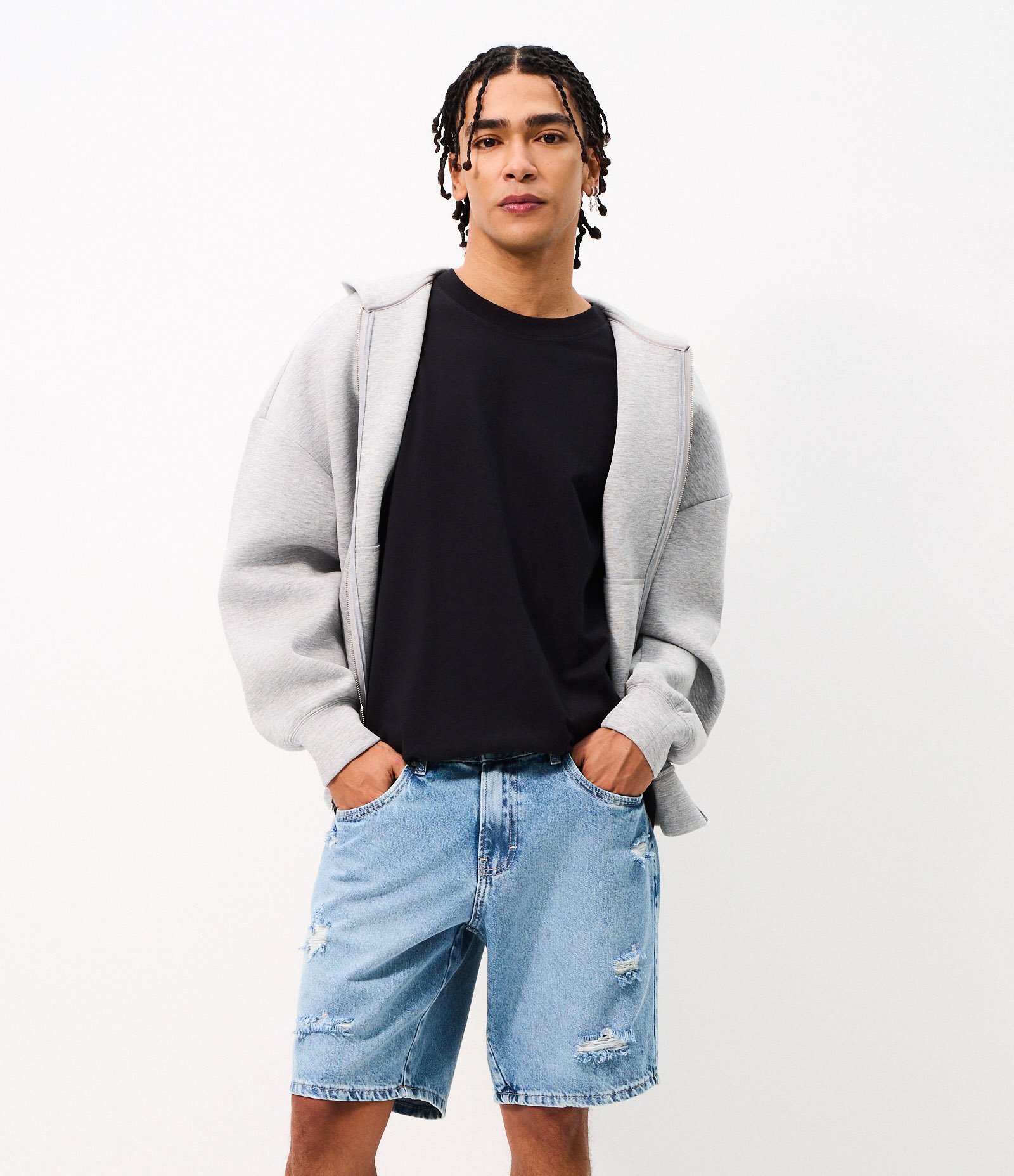 Bermuda Jeans Slim com Puídos Azul 4