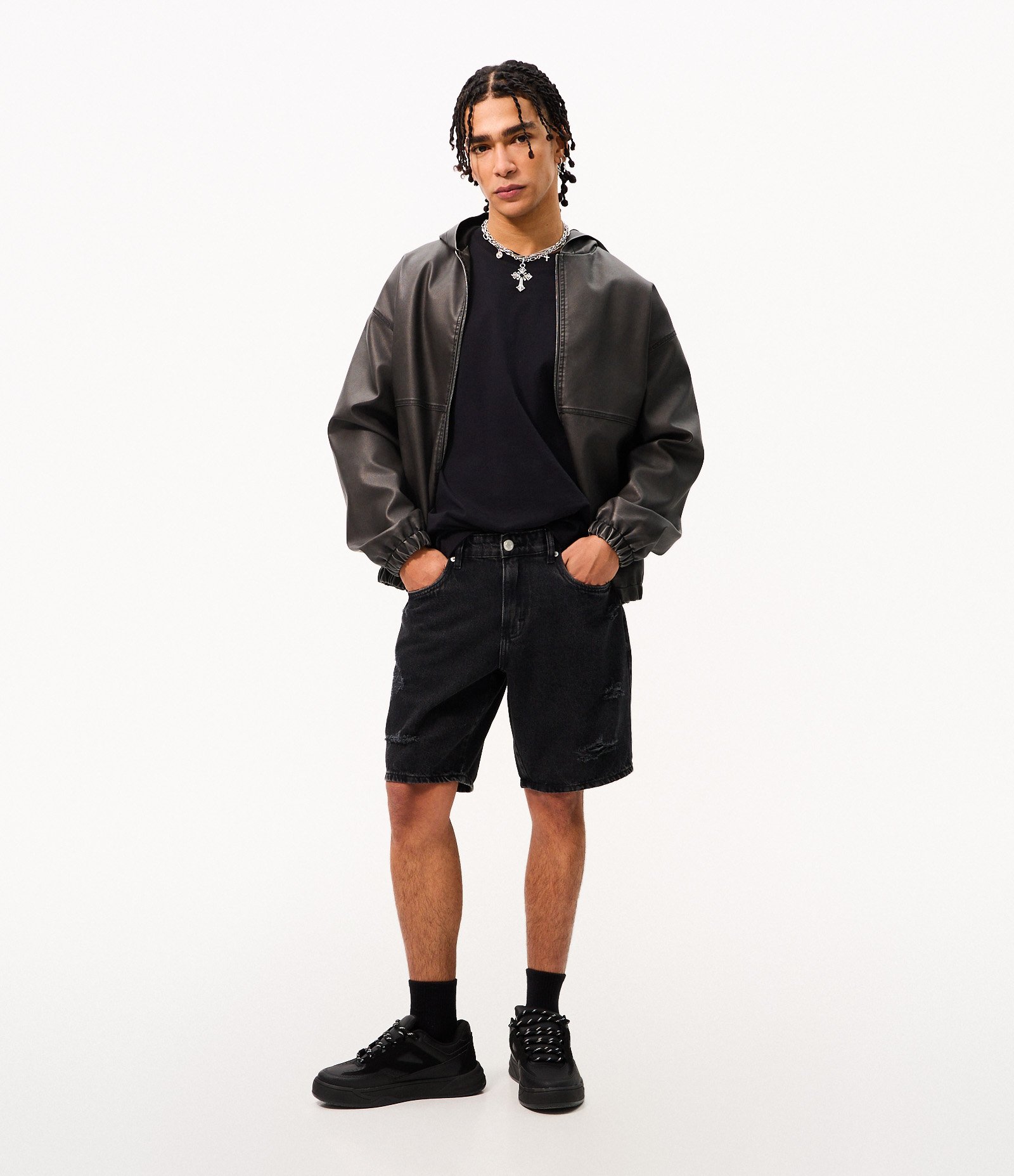 Bermuda Jeans Slim com Puídos Preto 1