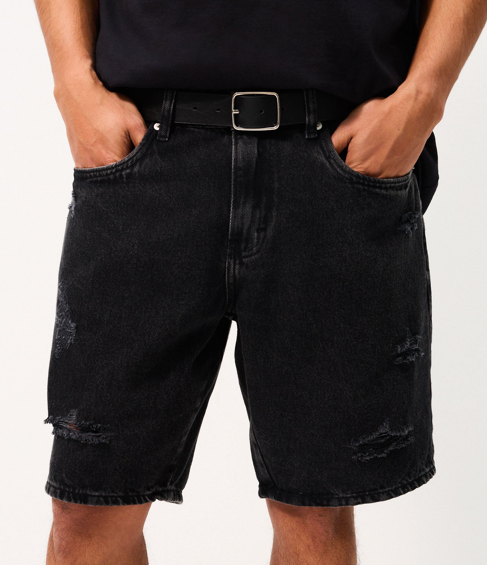 Bermuda Jeans Slim com Puídos Preto 2