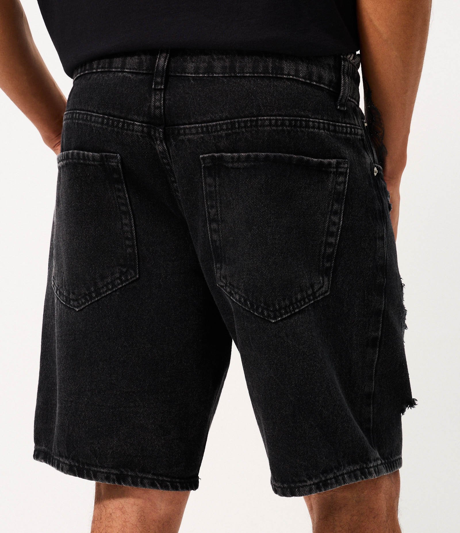 Bermuda Jeans Slim com Puídos Preto 3