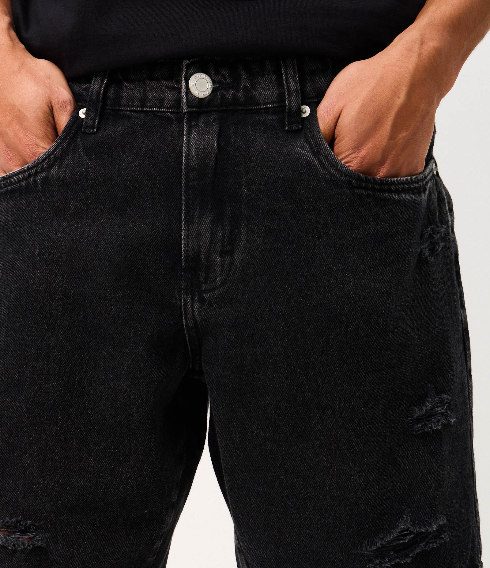Bermuda Jeans Slim com Puídos Preto 4