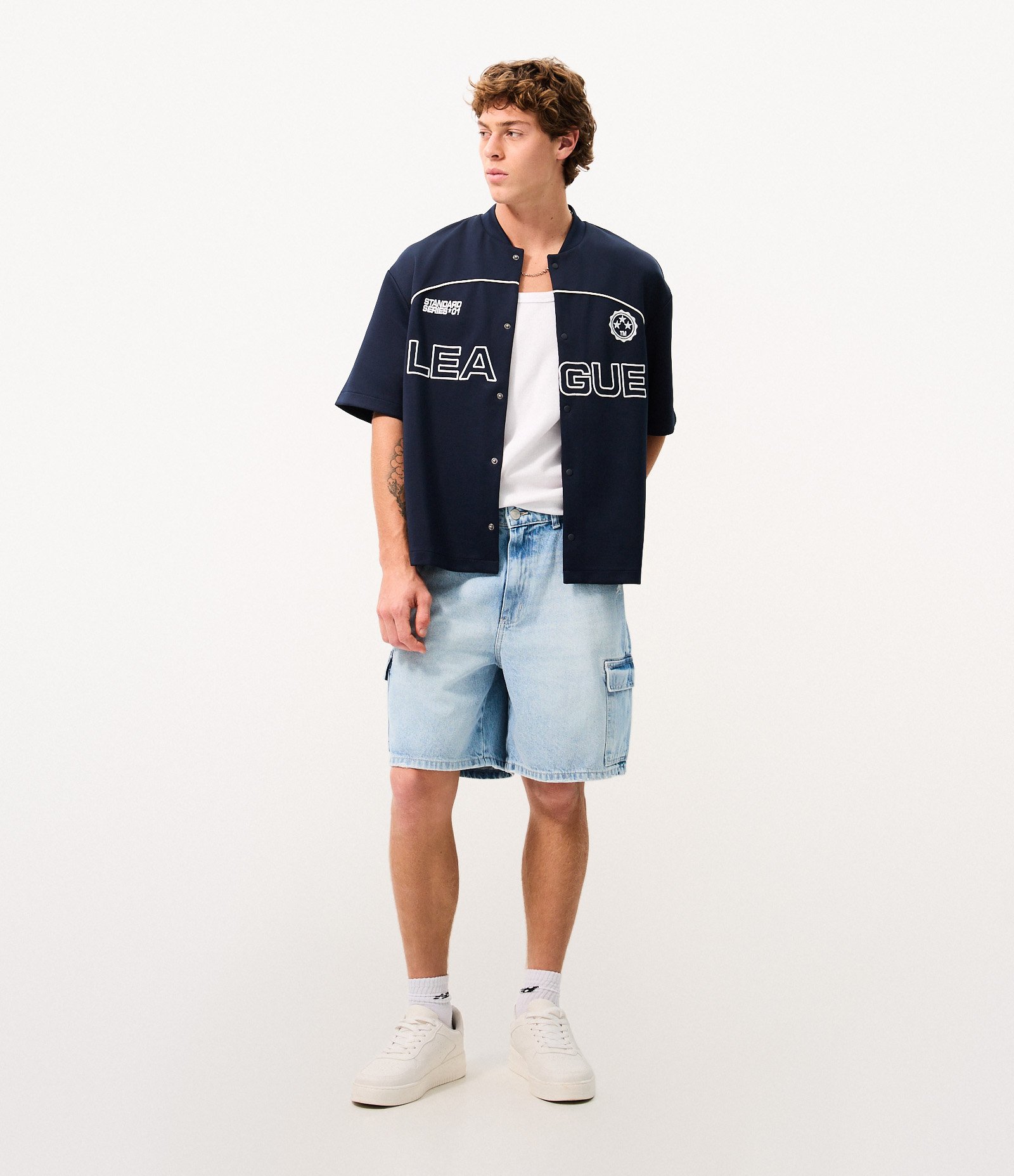 Bermuda Jeans Reta Relaxed com Bolsos Cargo Azul 1