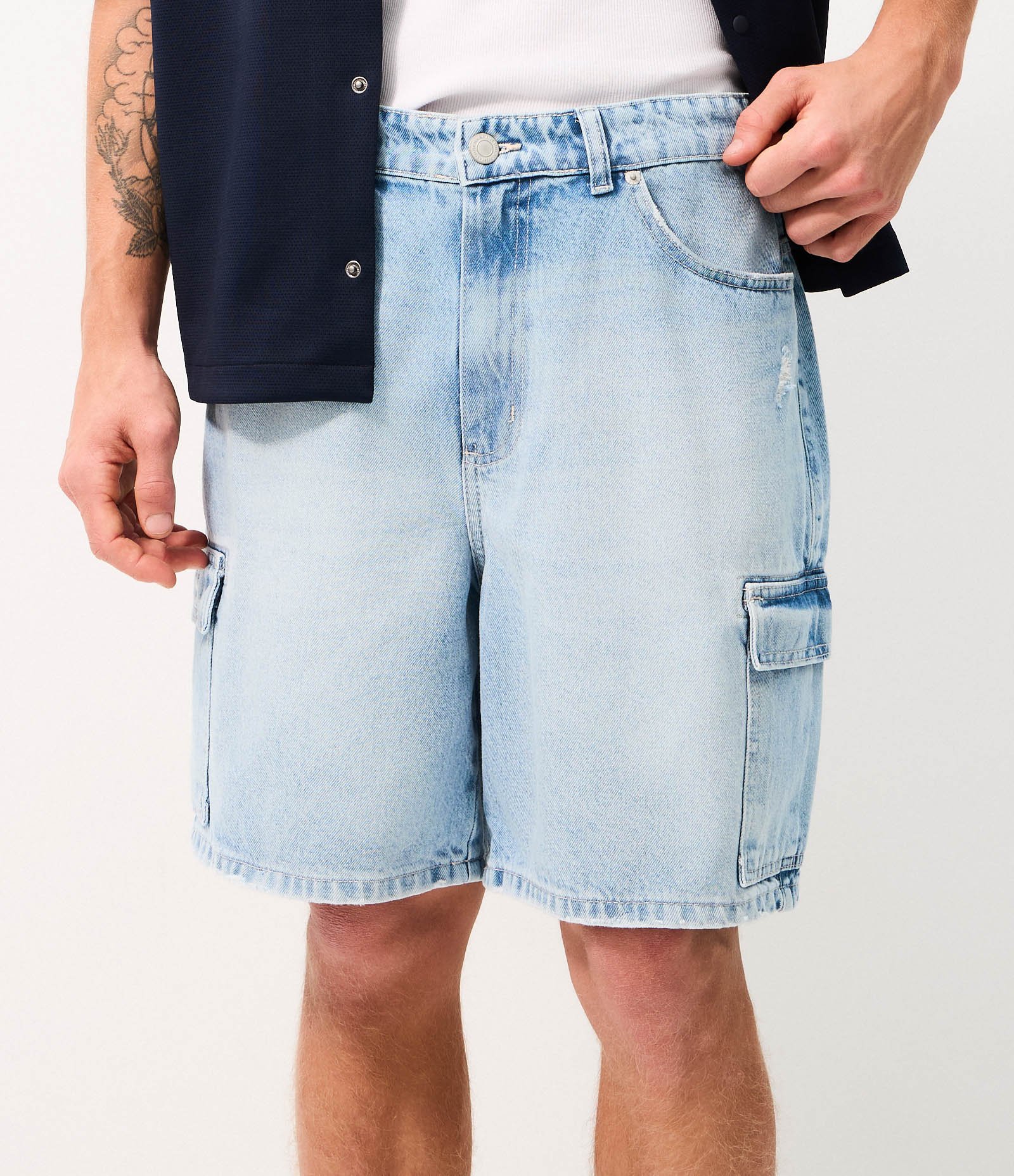 Bermuda Jeans Reta Relaxed com Bolsos Cargo Azul 2