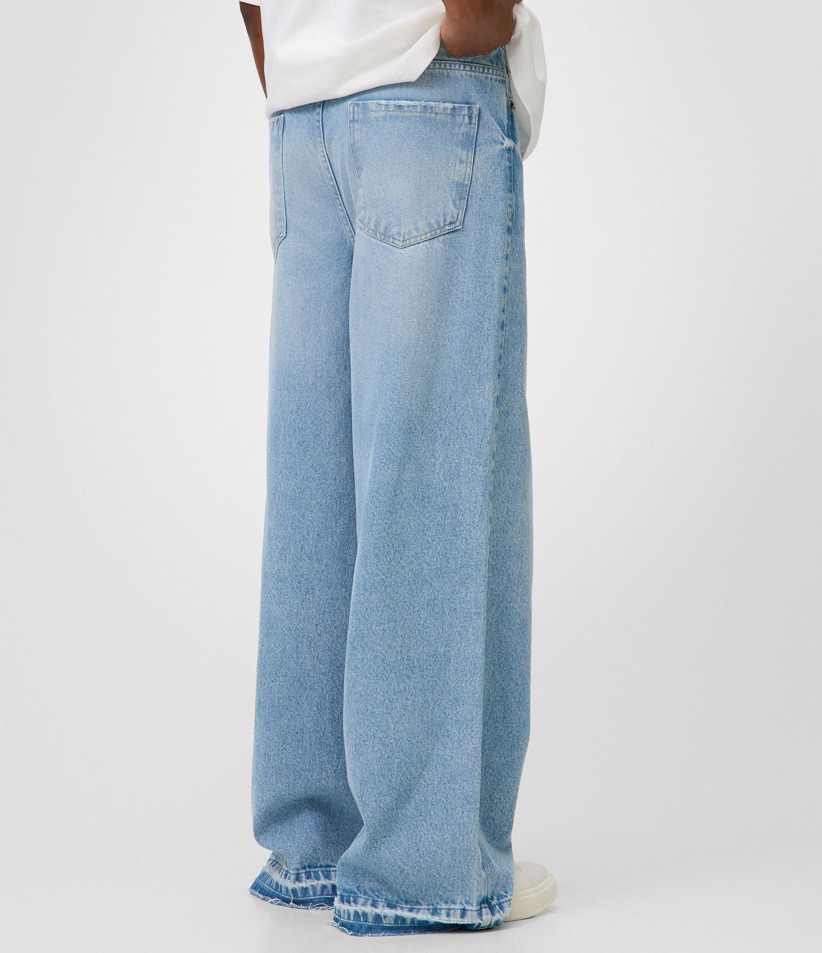 Calça Mega Baggy em Jeans com Barra Desfiada Azul 3