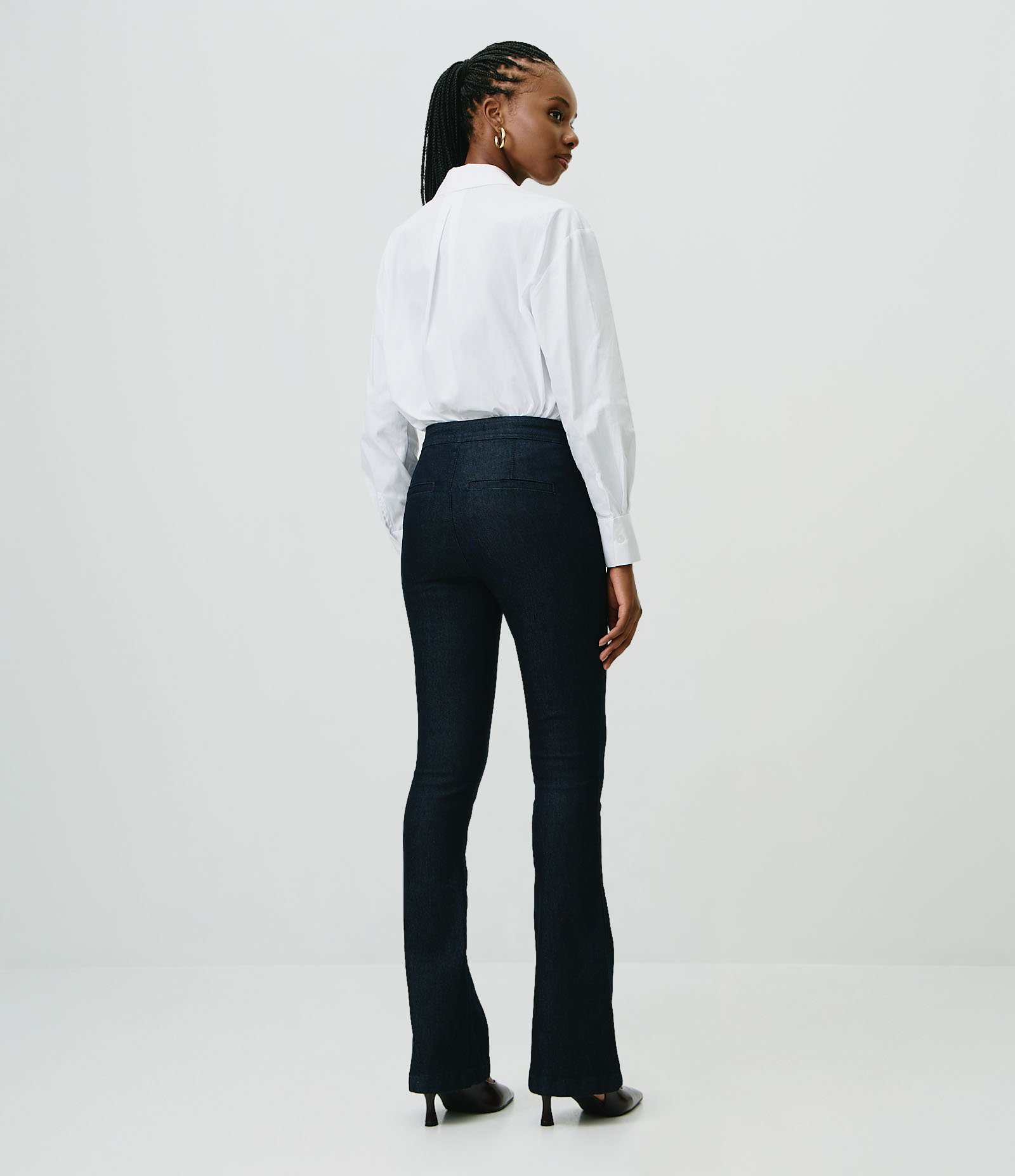 Calça Bootcut Jeans com Botões Frontais Escuro 4
