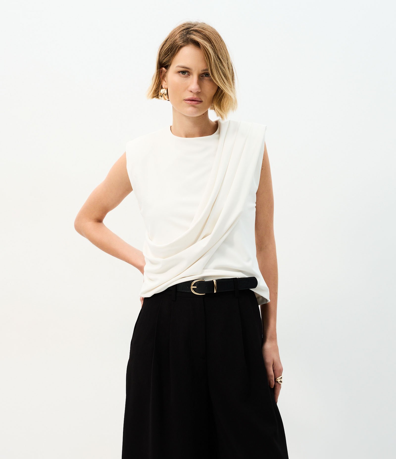 Blusa em Microfibra com Detalhe Assimétrico e Ombreiras Branco 1