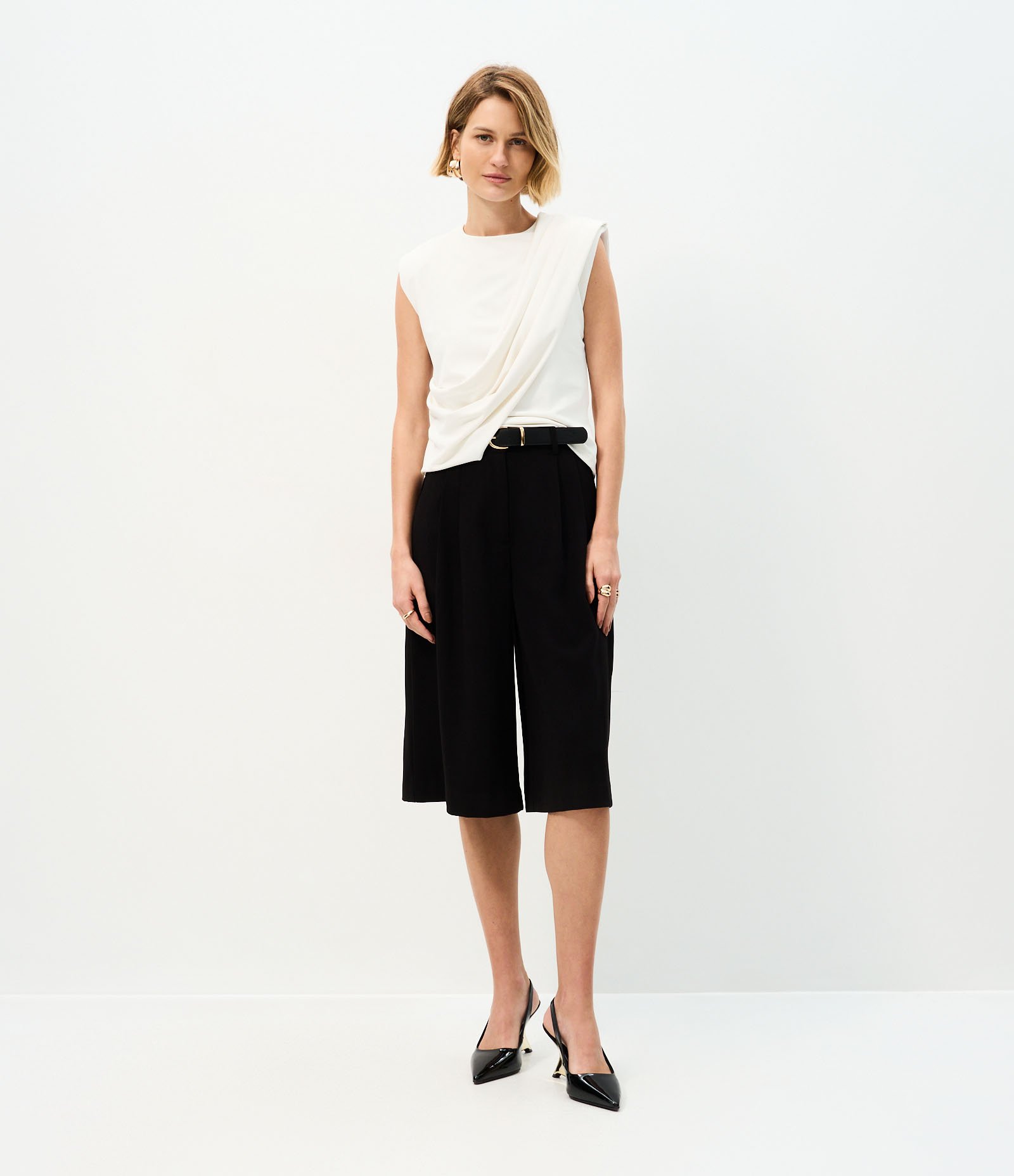 Blusa em Microfibra com Detalhe Assimétrico e Ombreiras Branco 2