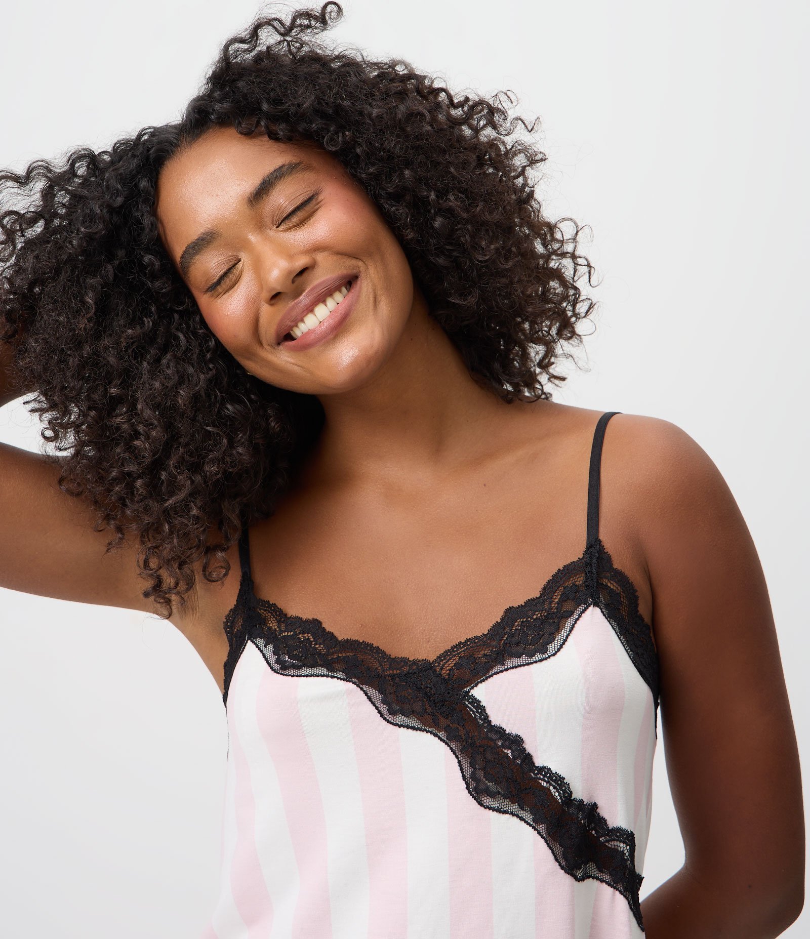 Short Doll em Viscolycra com Estampa Listrada e Renda Cruzada Rosa/Branco 3