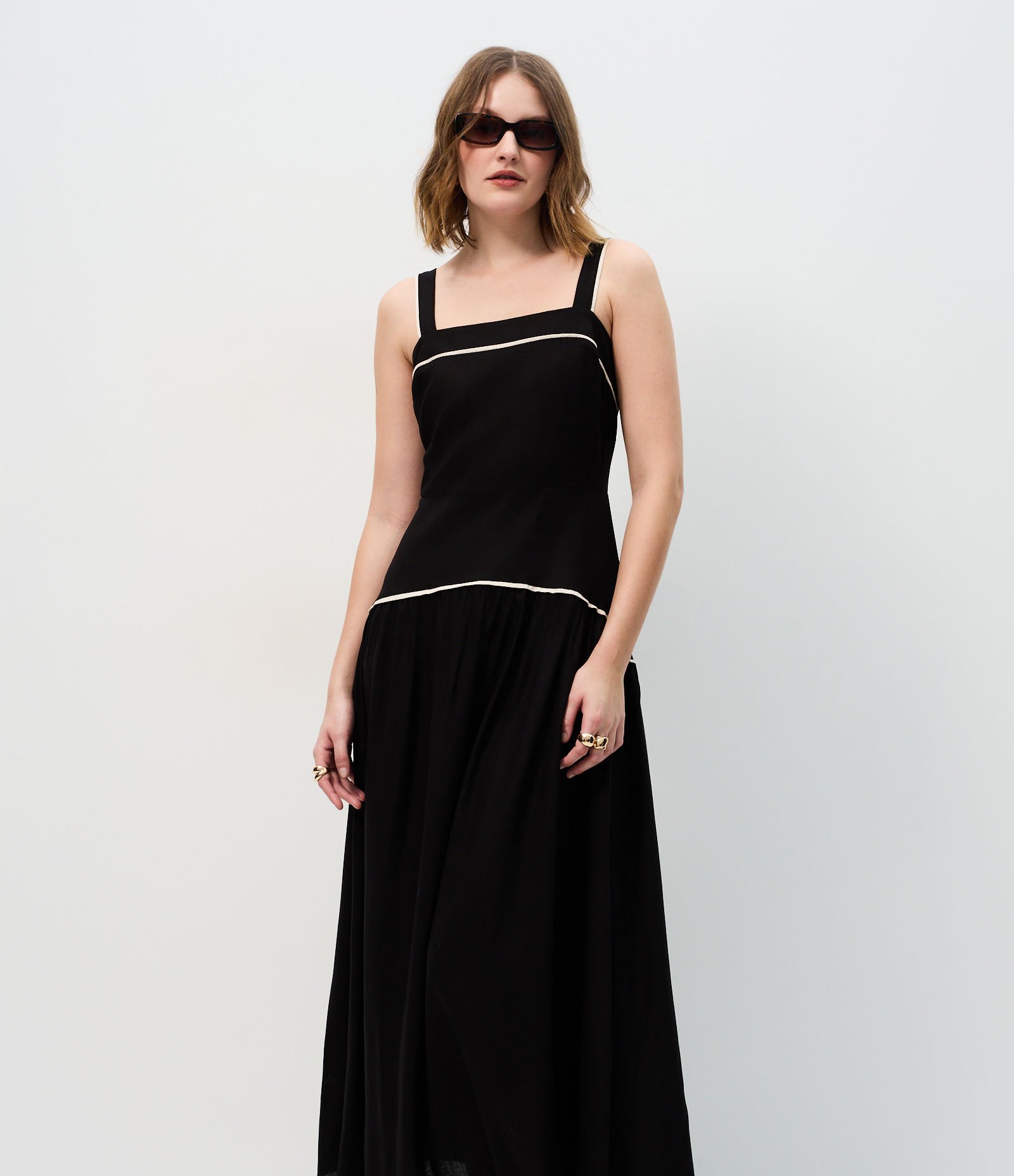 Vestido Midi em Viscolinho com Recorte Cintura Baixa Preto 1