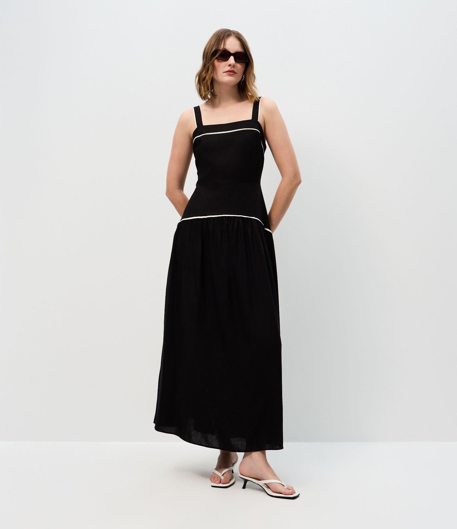 Vestido Midi em Viscolinho com Recorte Cintura Baixa Preto 2