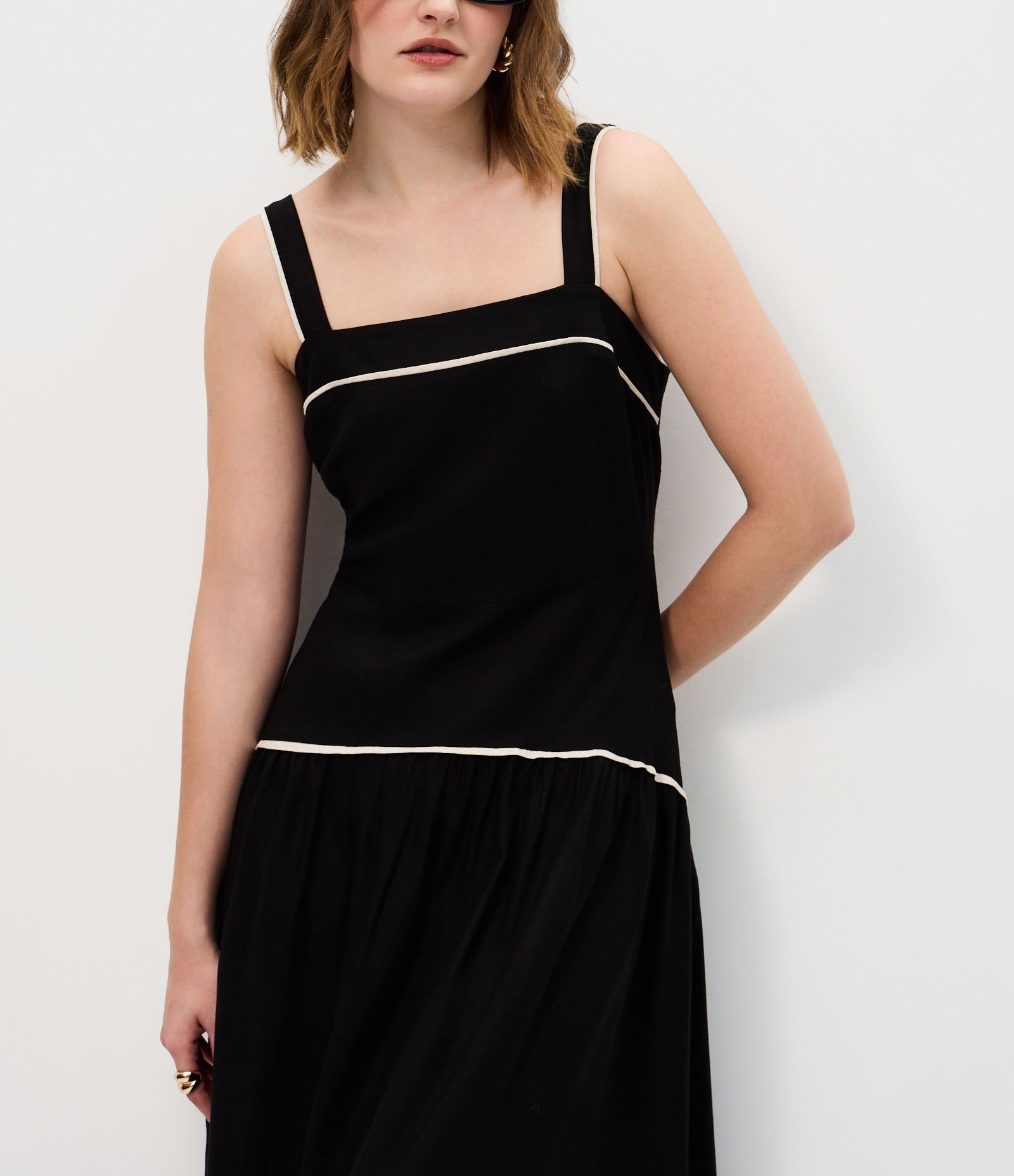 Vestido Midi em Viscolinho com Recorte Cintura Baixa Preto 3