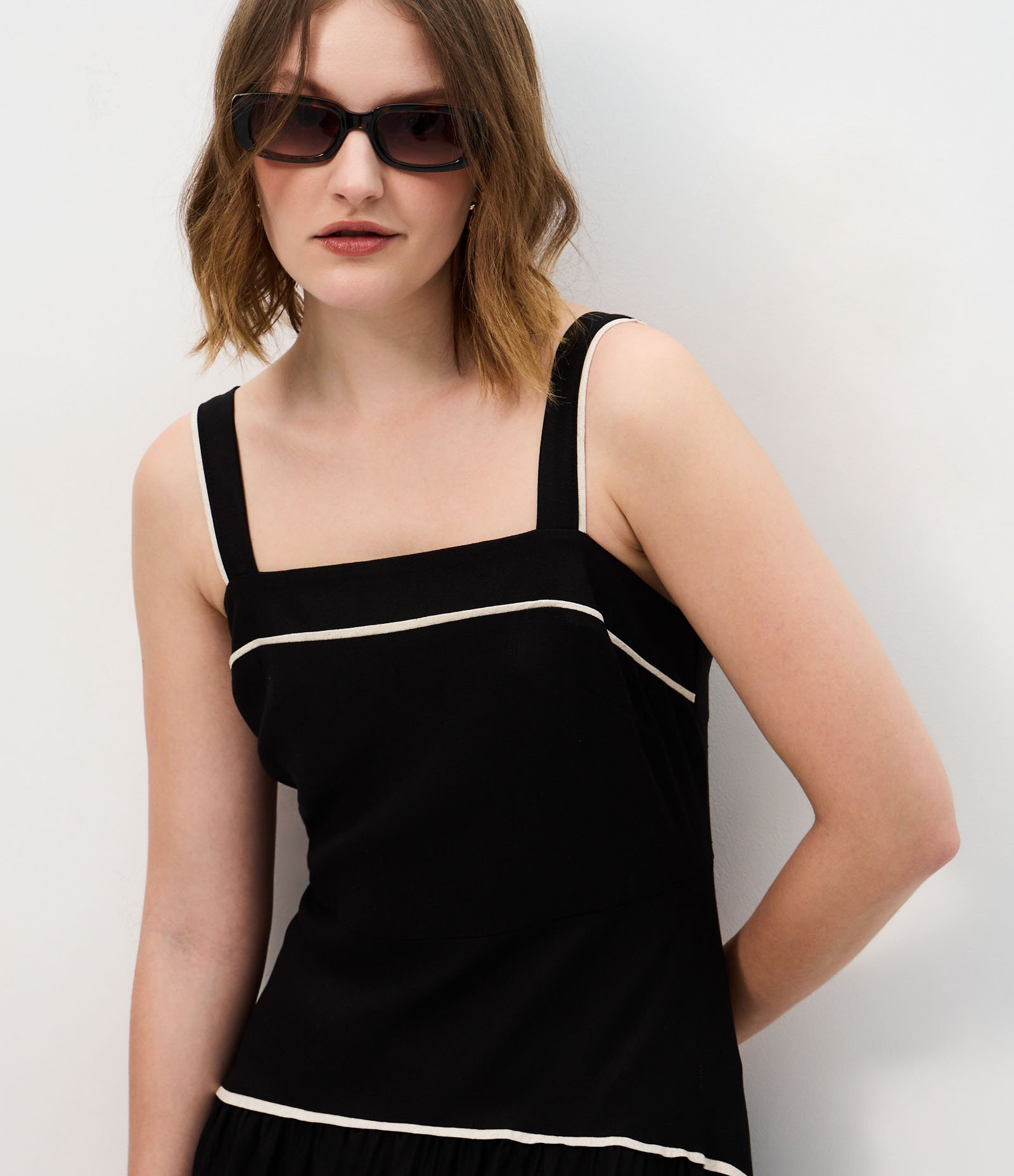 Vestido Midi em Viscolinho com Recorte Cintura Baixa Preto 4