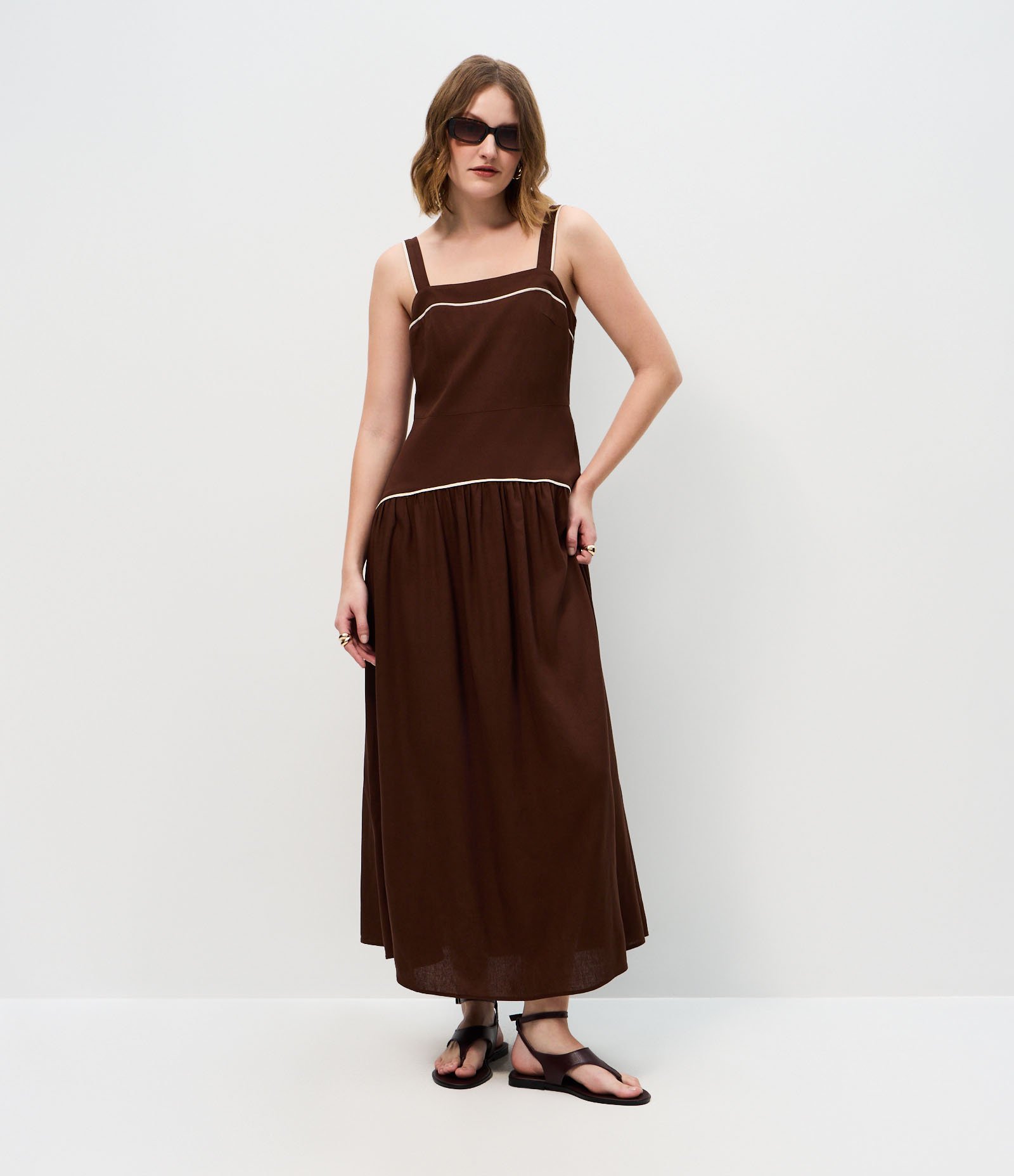 Vestido Midi em Viscolinho com Recorte Cintura Baixa Marrom 1