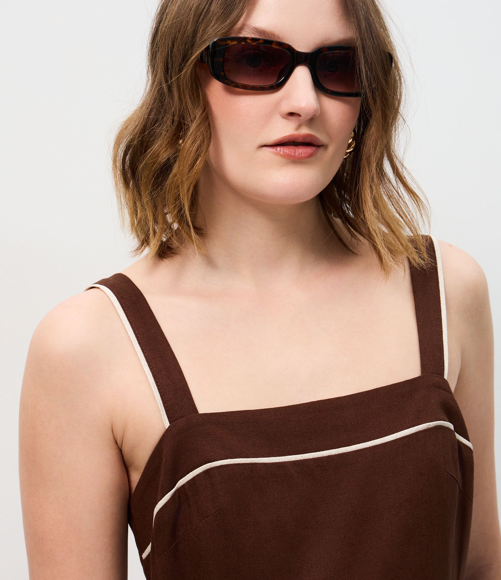 Vestido Midi em Viscolinho com Recorte Cintura Baixa Marrom 3