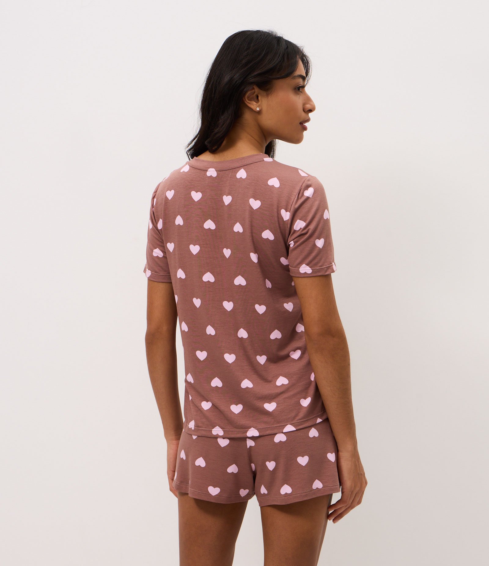 Pijama Curto com Estampa de Corações e Bolsinho Marrom 4