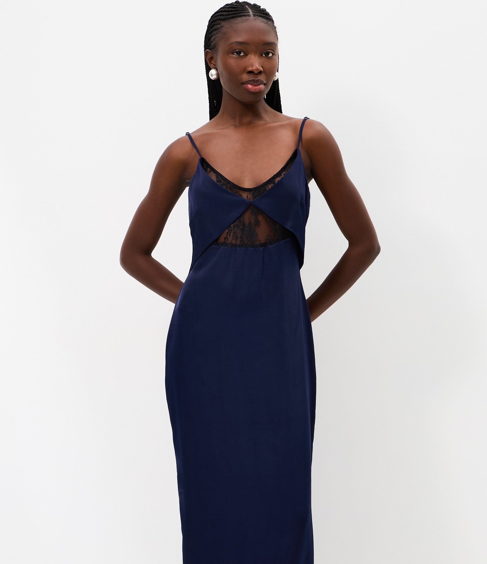 Vestido Midi em Viscolinho com Alças Finas e Detalhe em Renda Azul 2
