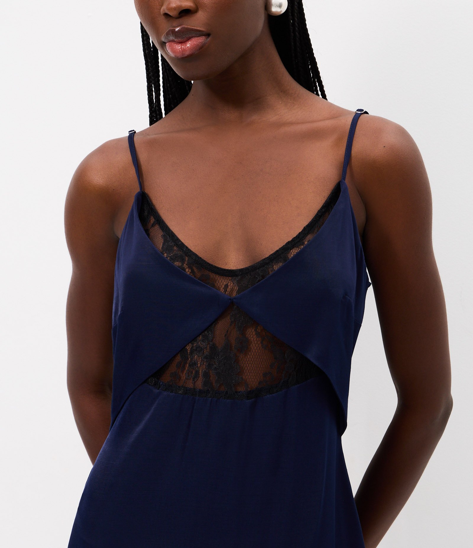 Vestido Midi em Viscolinho com Alças Finas e Detalhe em Renda Azul 3