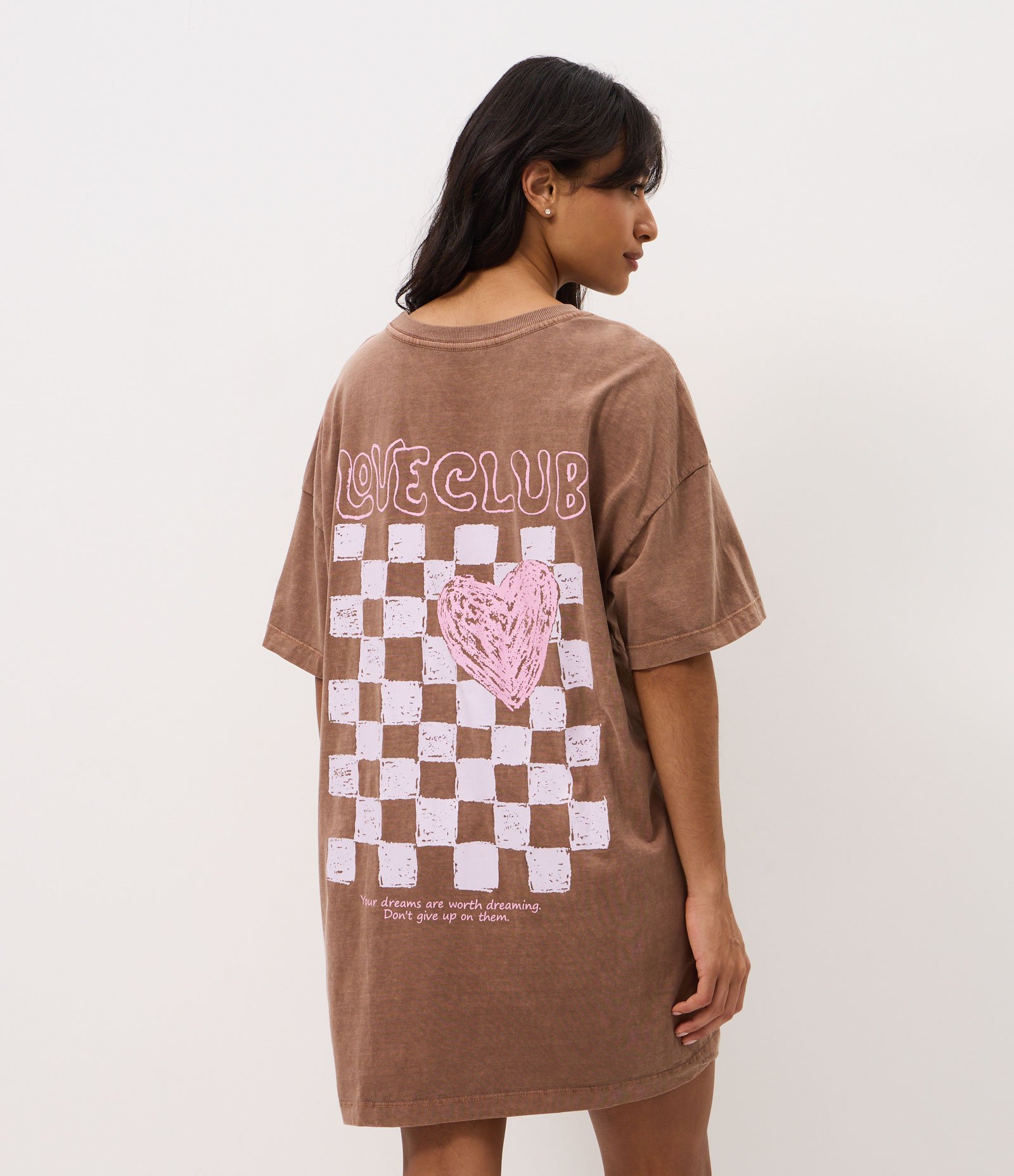 Camisola Curta Estonada com Estampa de Coração e Lettering Marrom 3