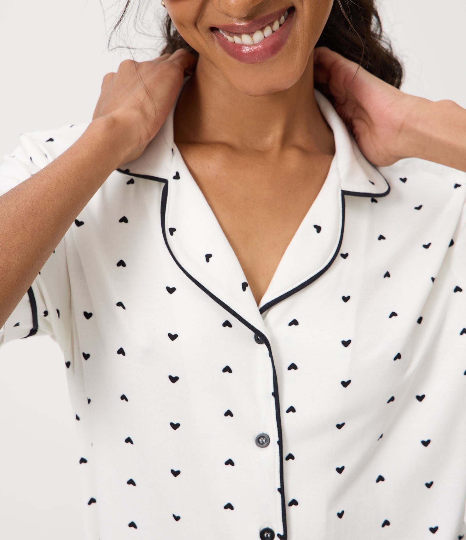Pijama Curto Americano em Viscolycra com Estampa de Corações Branco/Preto 3
