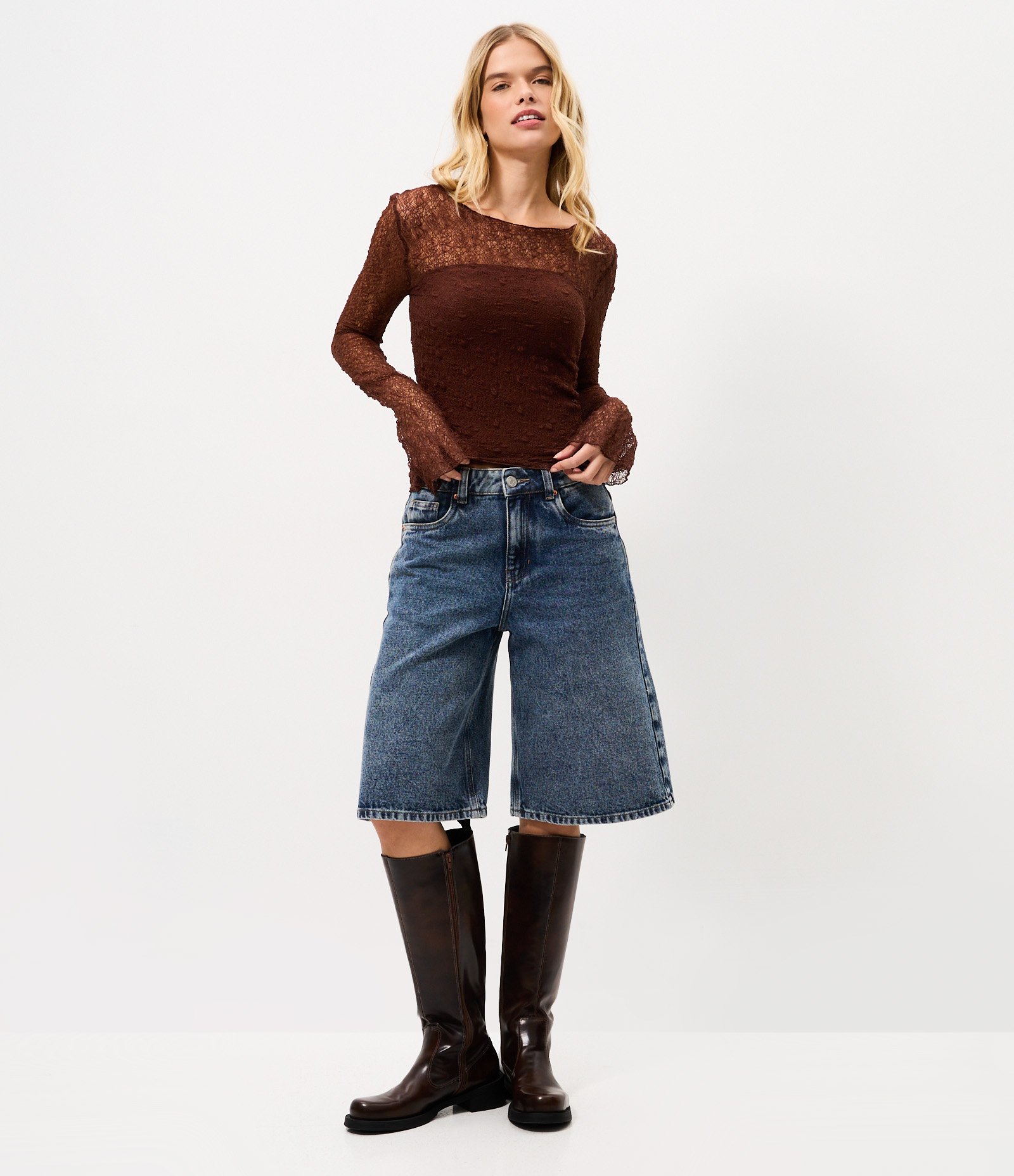 Blusa Manga Longa Texturizada com Manga Evasê e Transparência Marrom 2