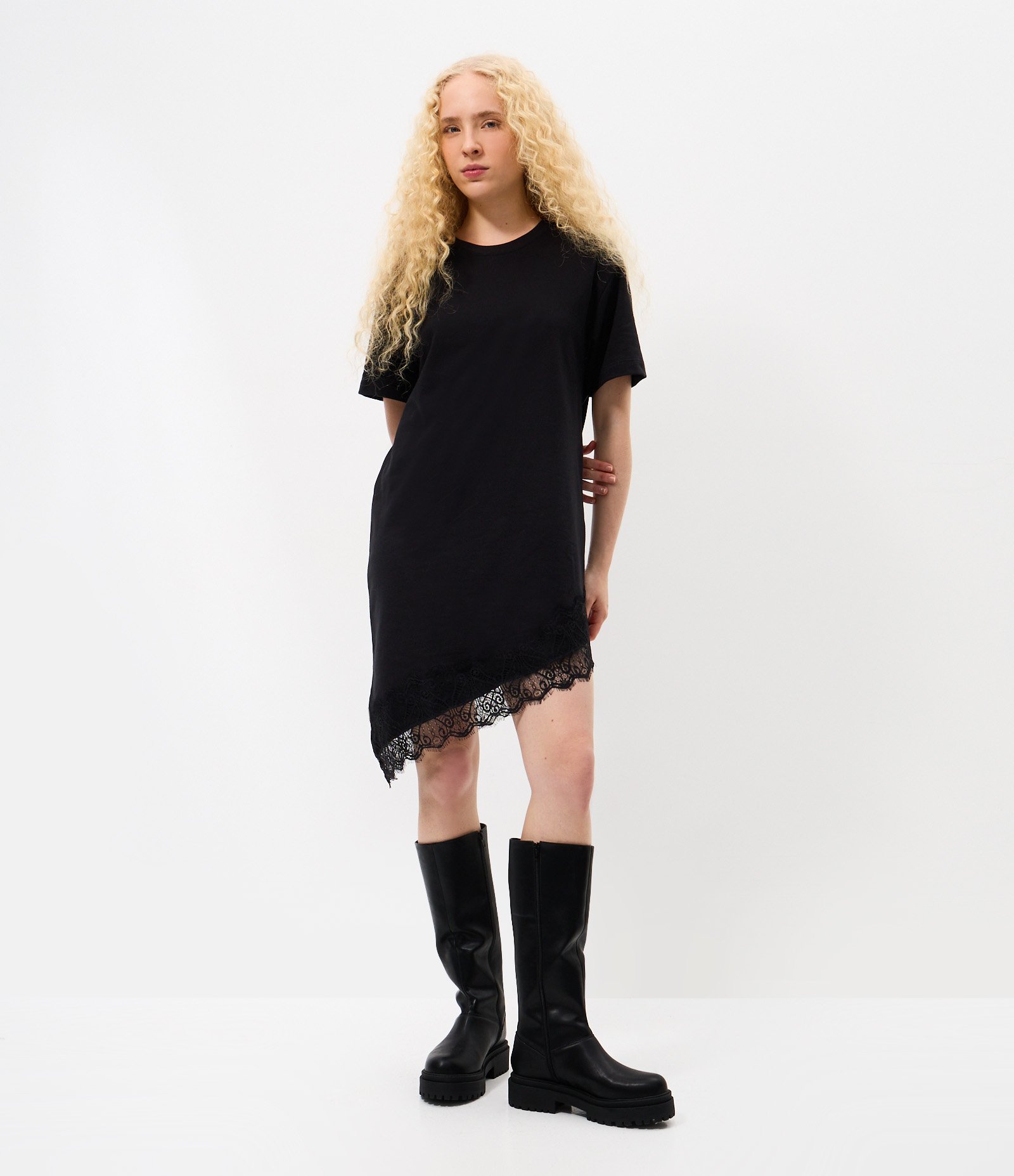 Vestido Curto em Algodão com Barra Rendada Assimétrica Preto 1