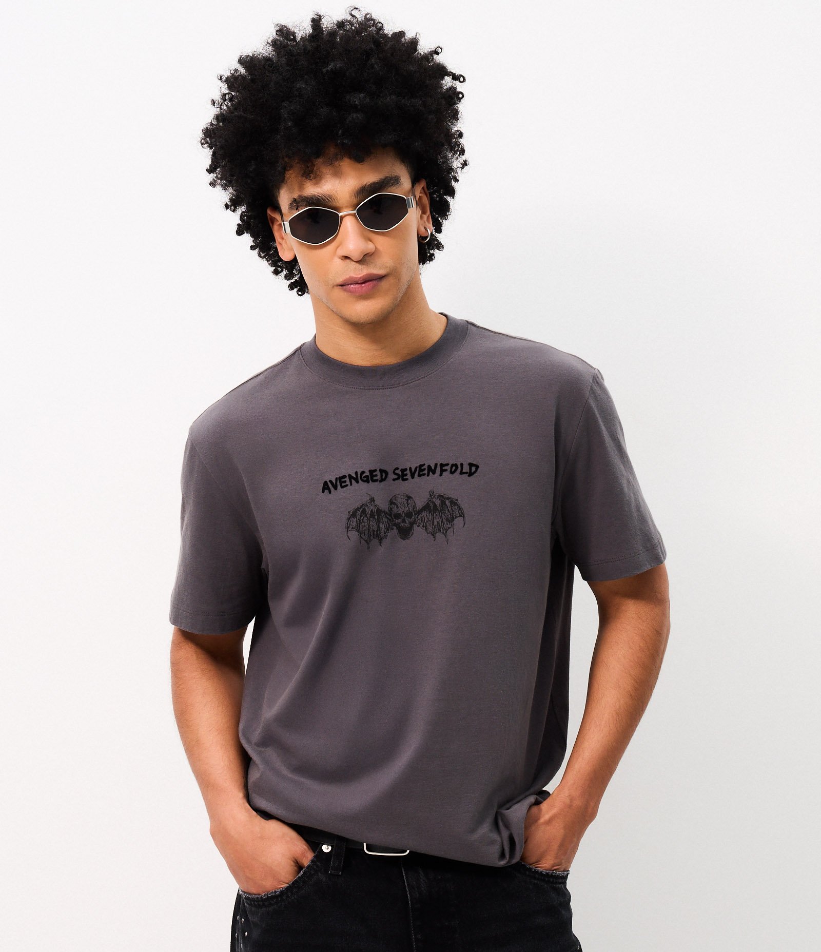 Camiseta Comfort em Algodão com Estampa Avenged Sevenfold Cinza 1