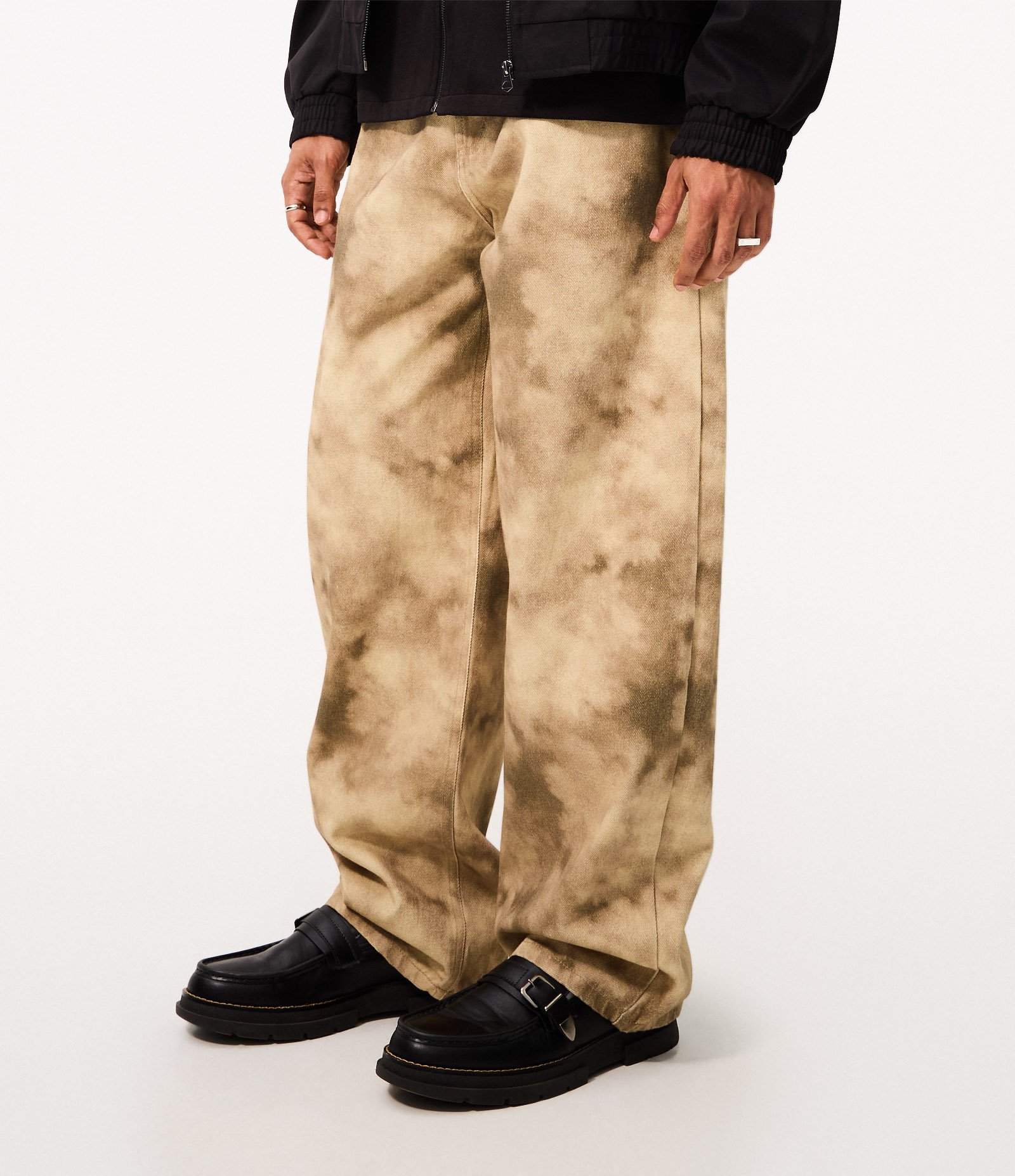 Calça em Sarja Super Baggy com Estampa Abstrata Bege 2