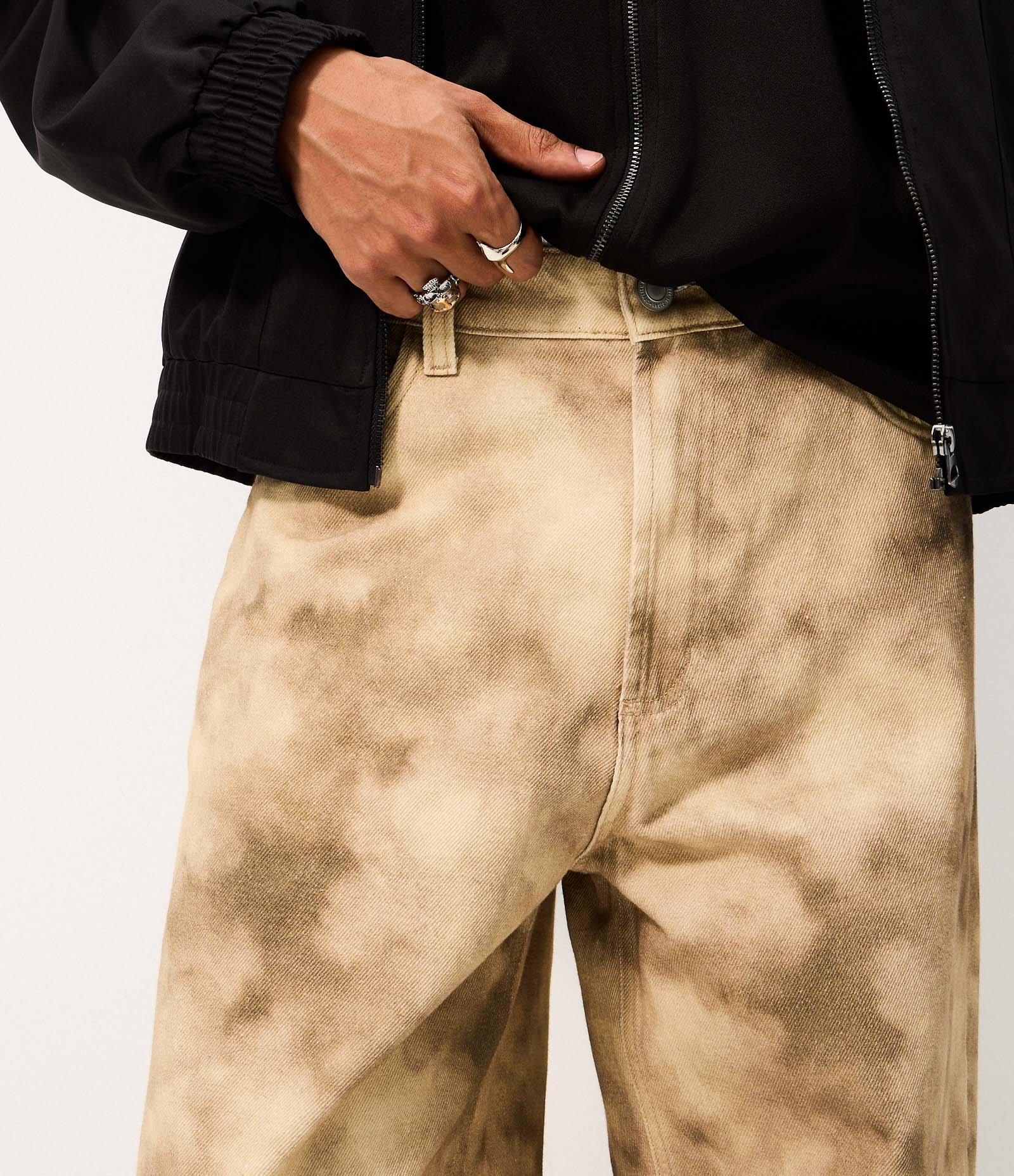 Calça em Sarja Super Baggy com Estampa Abstrata Bege 3