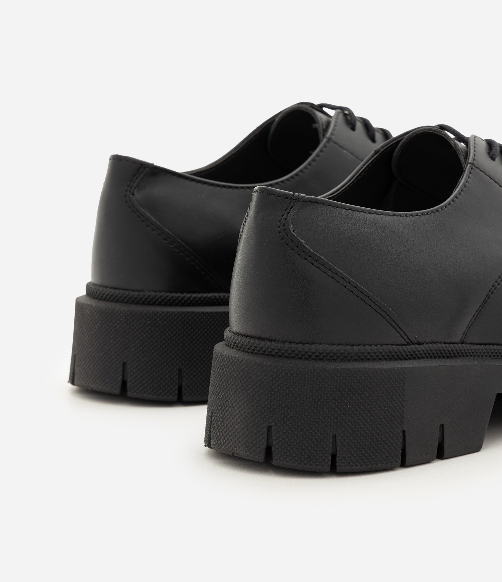 Sapato Derby Tratorado em PU Preto 5