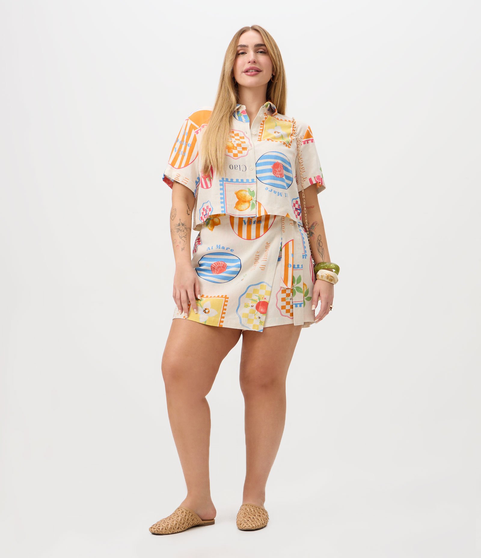 Short Saia em Viscolinho com Estampa de Selos Curve & Plus Size Bege 1