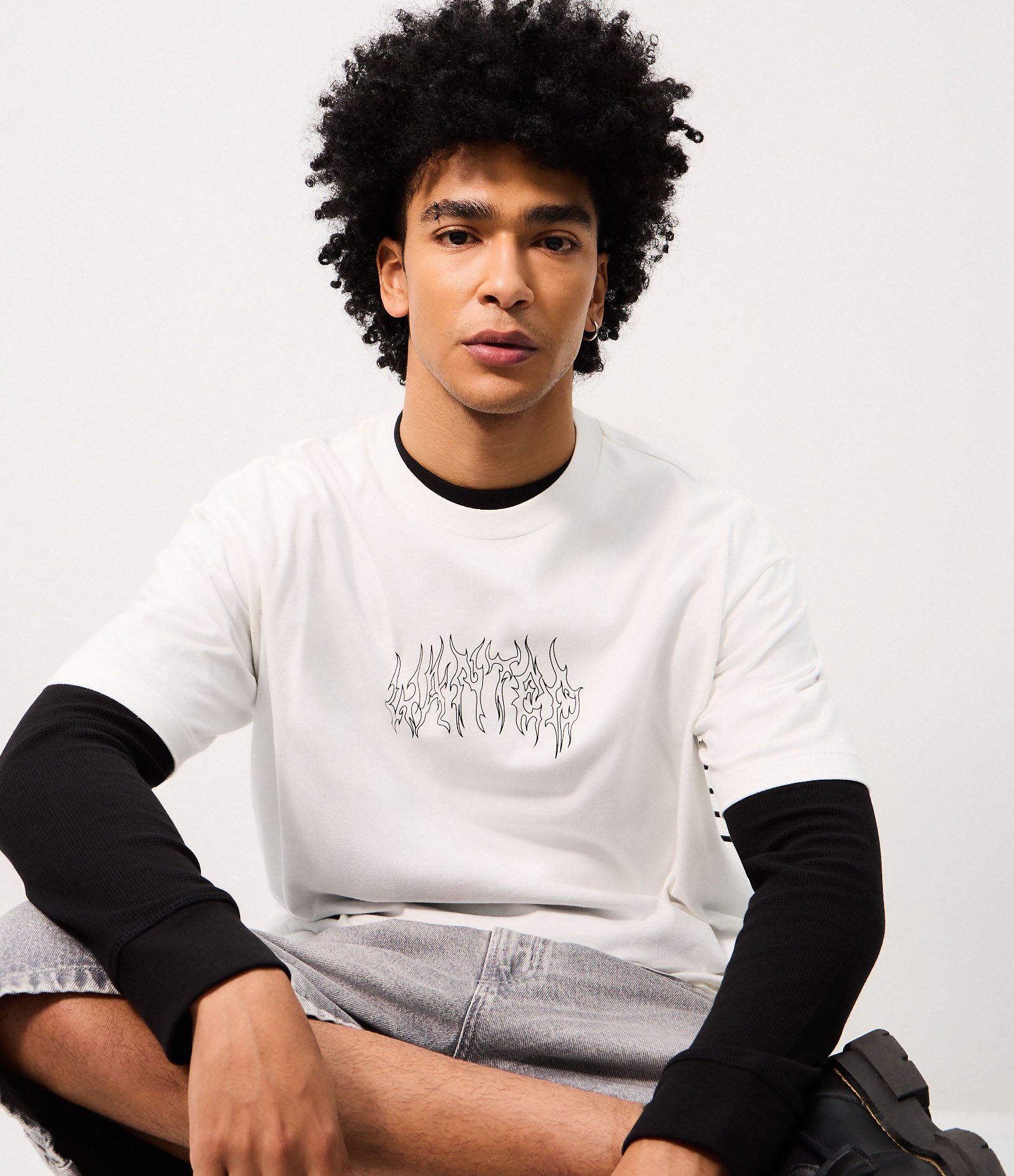 Camiseta Relaxed Wanted com Tachas Branco 1