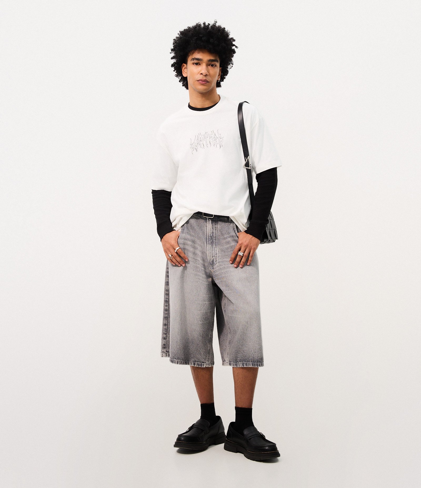 Camiseta Relaxed Wanted com Tachas Branco 2