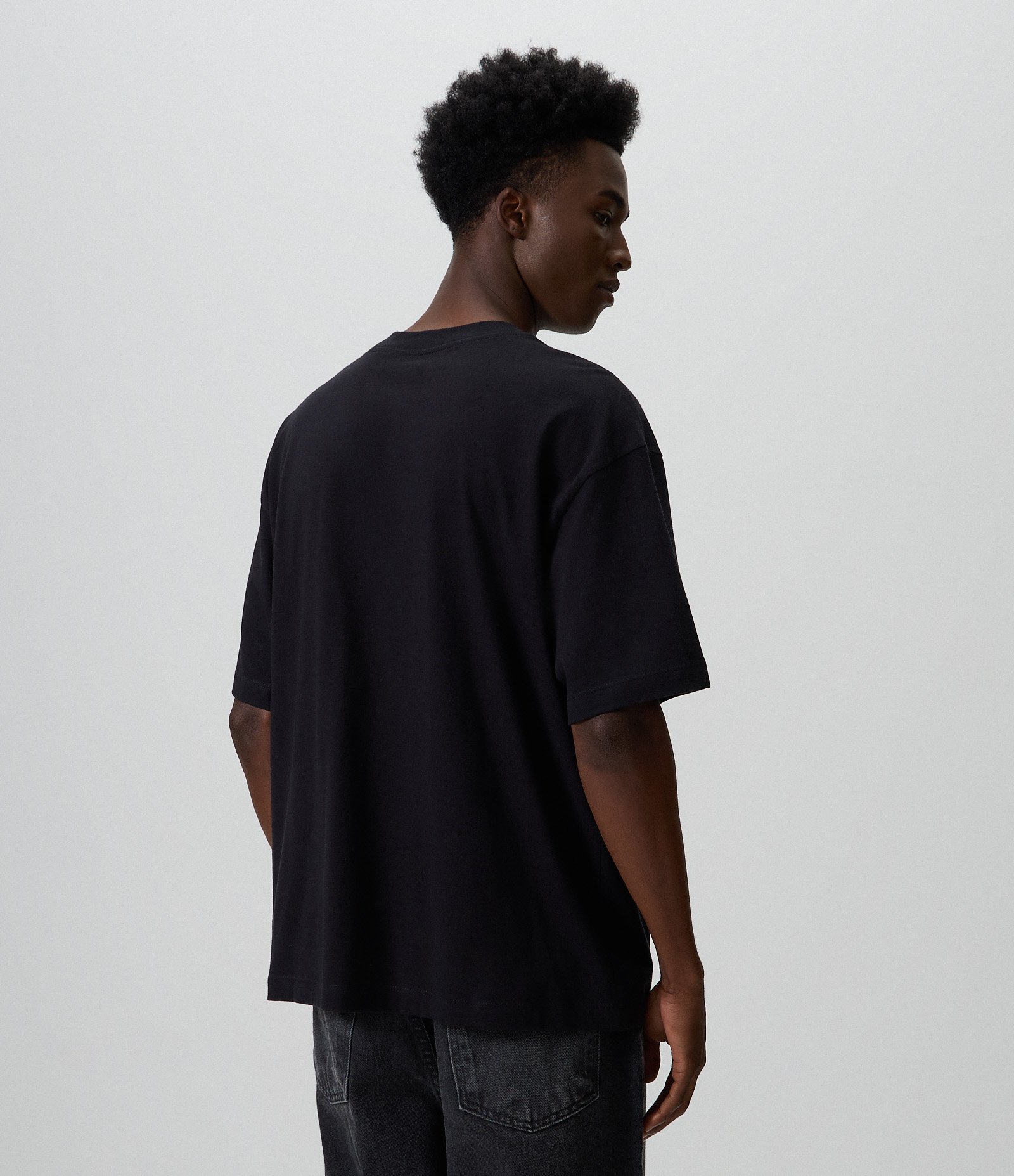 Camiseta Boxy em Algodão com Estampa Chaos e Estrelas Preto 3
