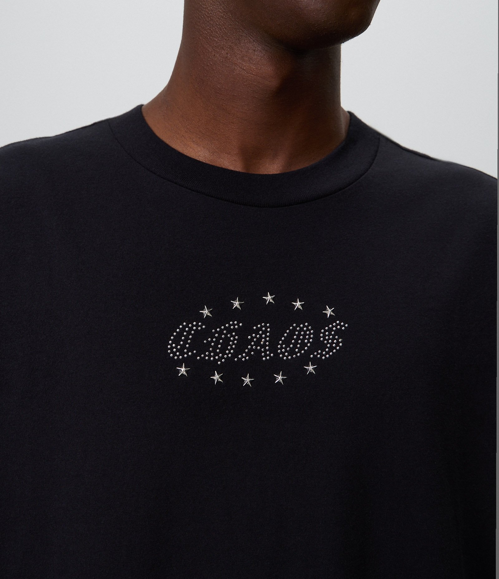 Camiseta Boxy em Algodão com Estampa Chaos e Estrelas Preto 4