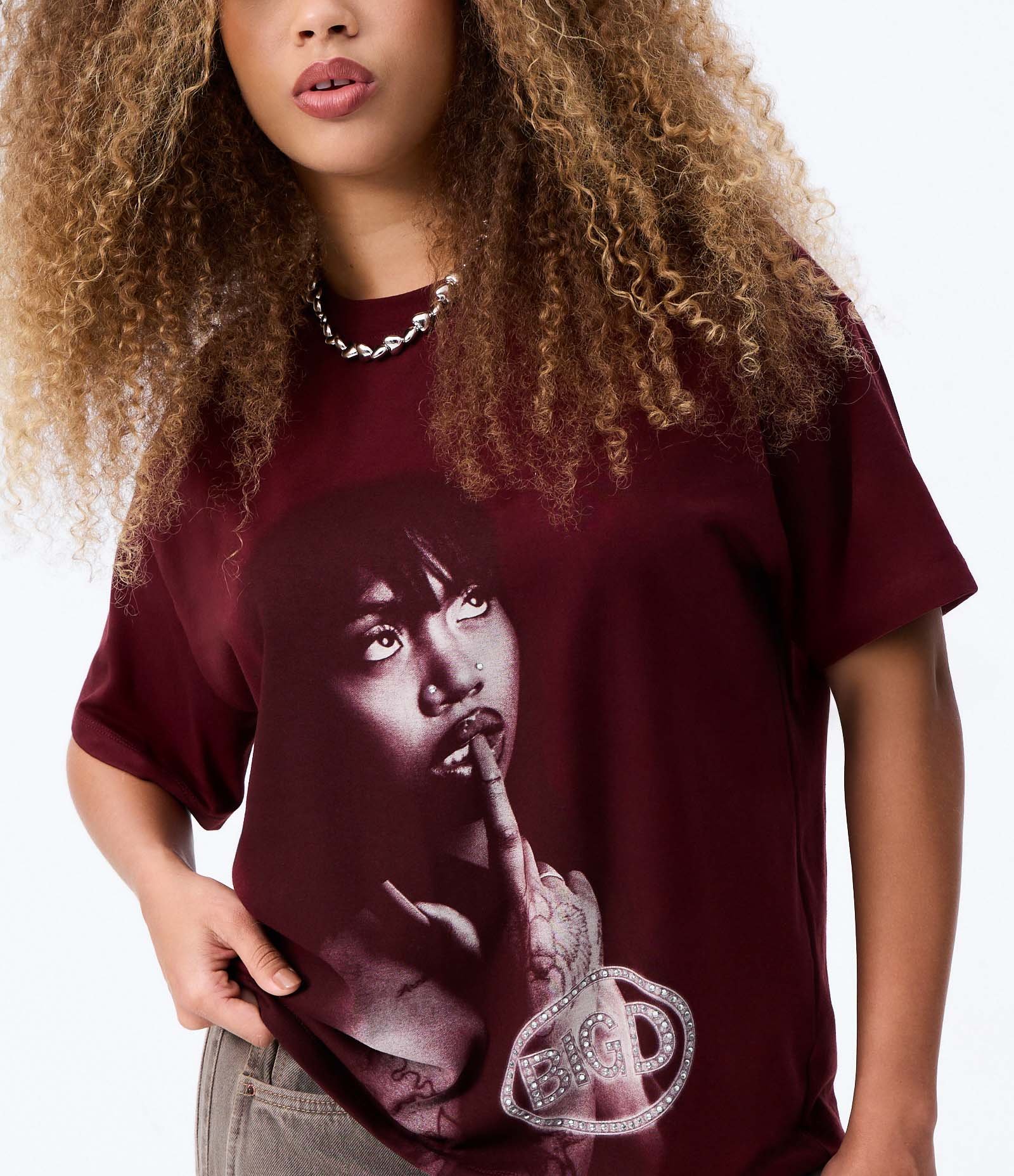 Camiseta Boxy em Algodão com Estampa Duquesa e Lettering nas Costas Vinho 2
