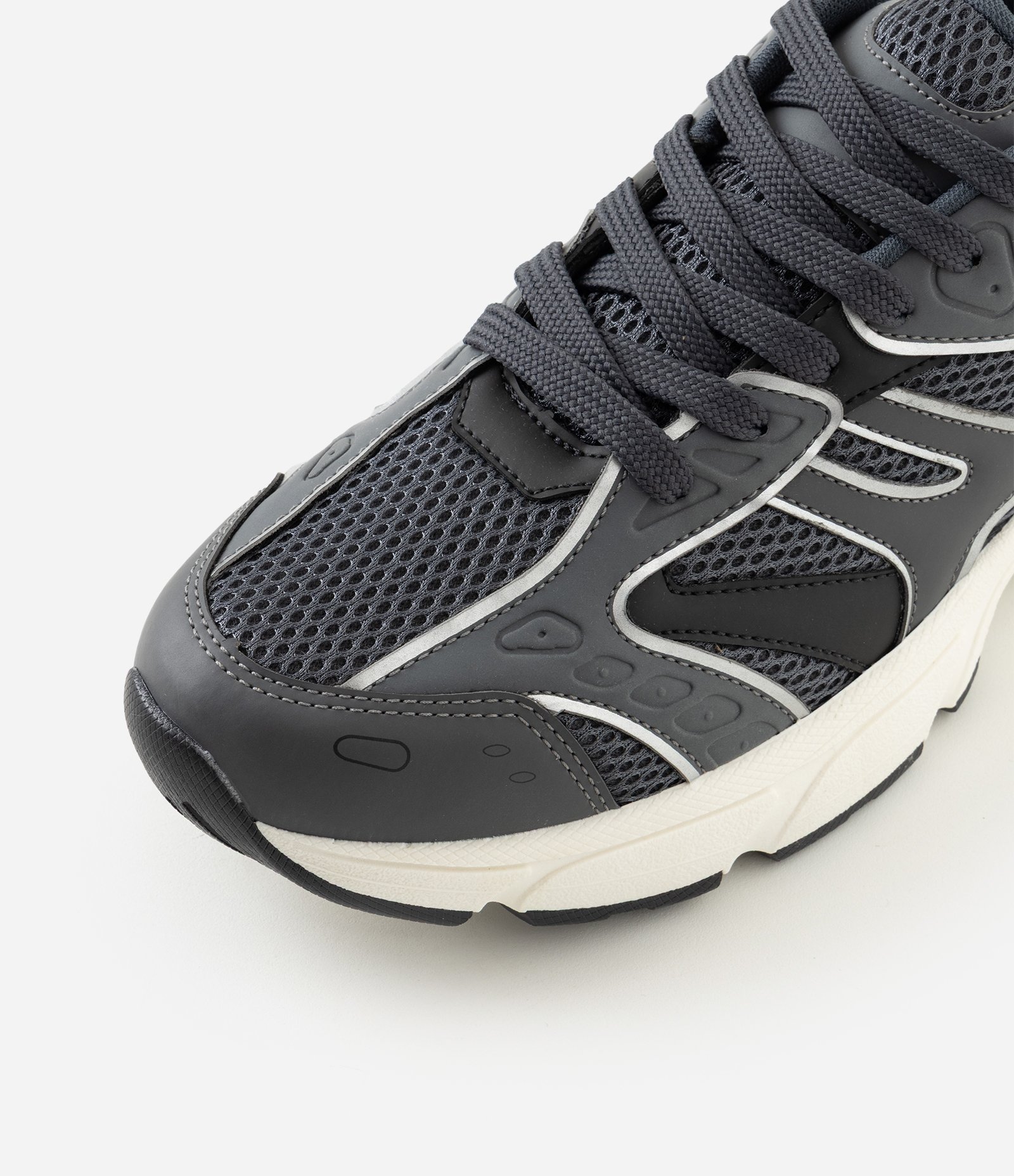 Tênis Dad Sneaker Mix de Materiais Contrastantes Cinza 5