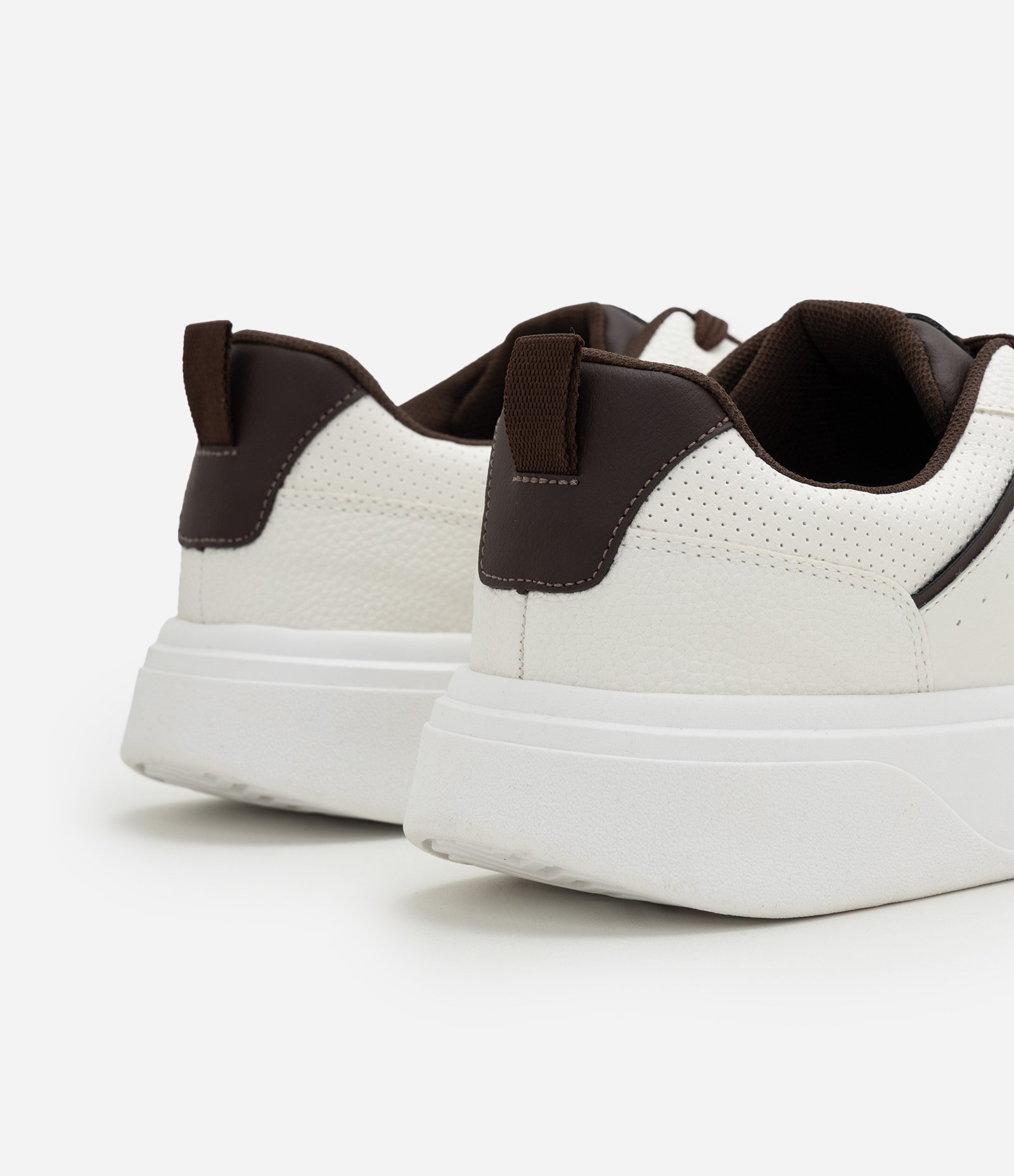 Tênis em PU Casual com Recortes Off White 5