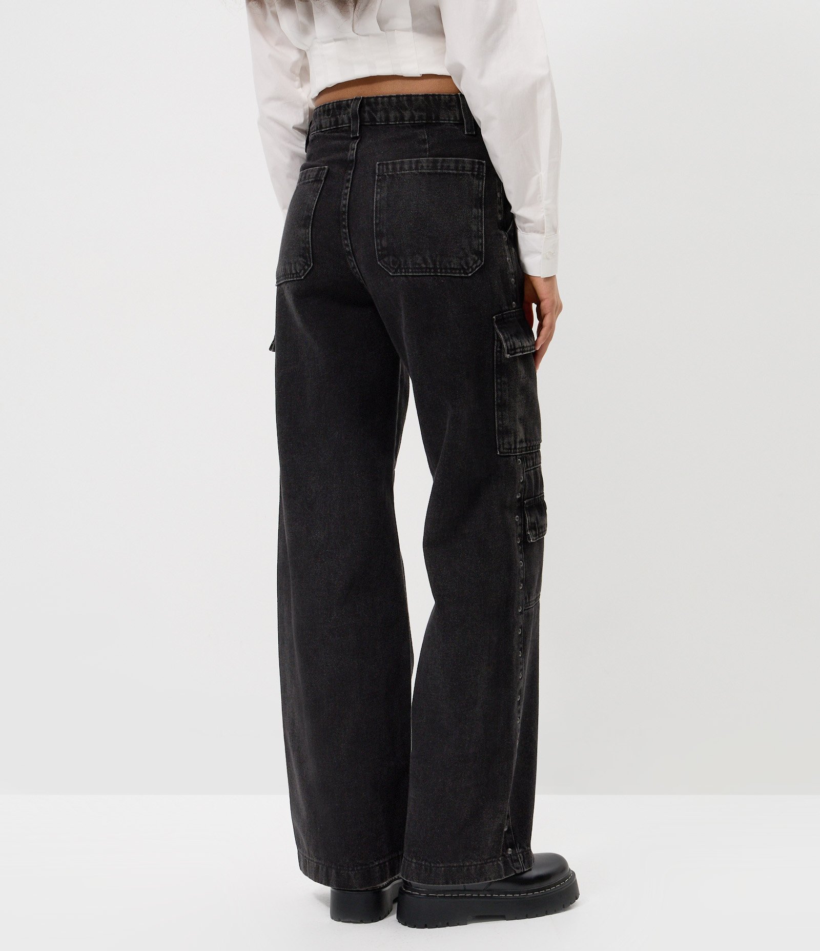 Calça Wide Leg Jeans com Cintura Alta e Tachas Preto 4