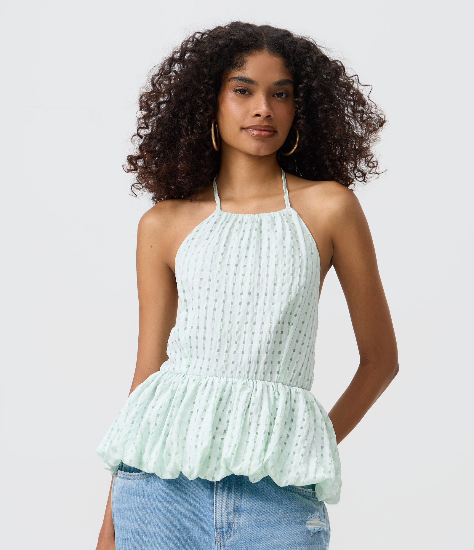 Blusa Balonê Halter com Estampa Xadrez Texturizada e Costas Franzidas Azul 1